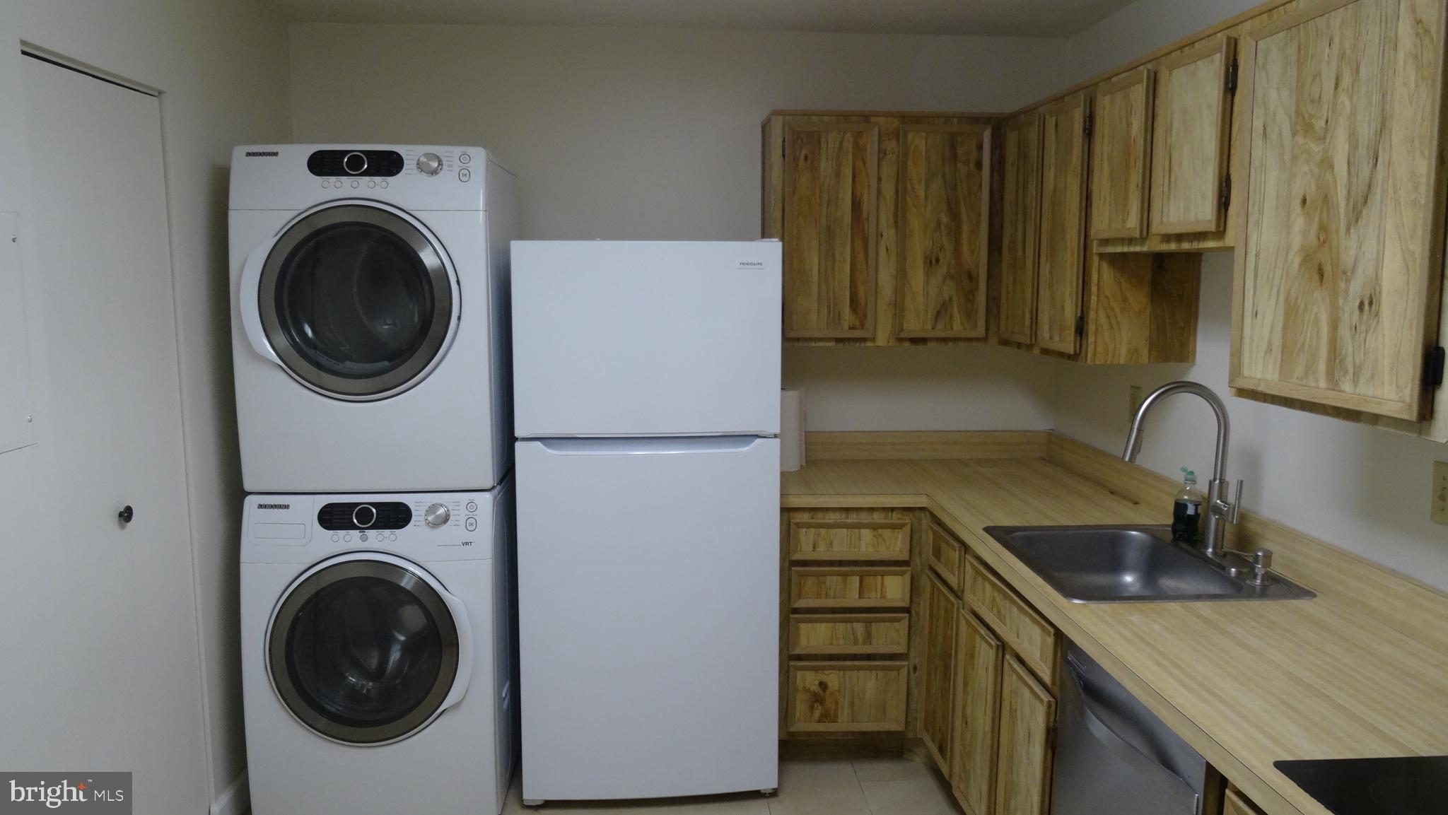 ROTONDA - Residential Lease