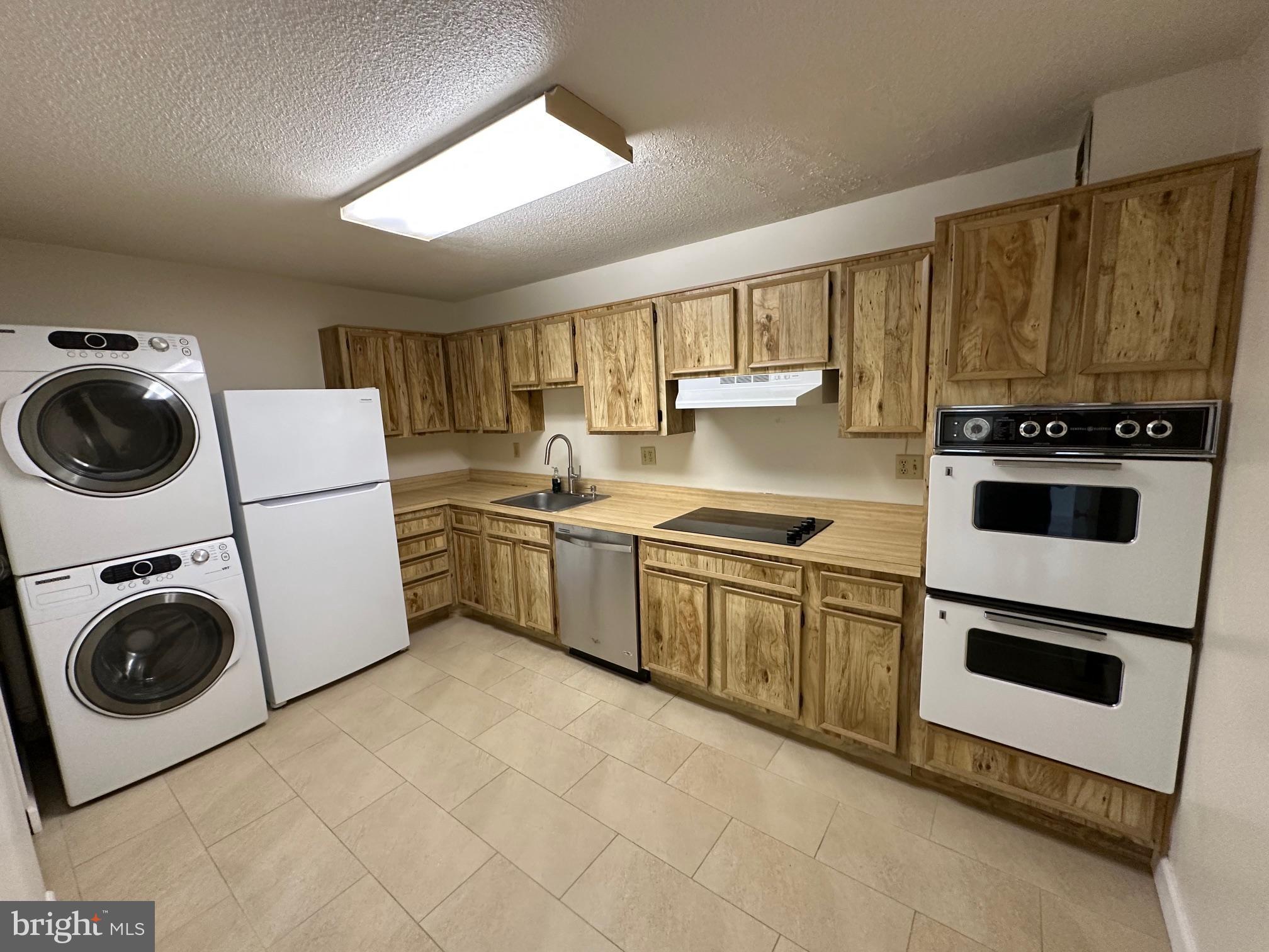 ROTONDA - Residential Lease