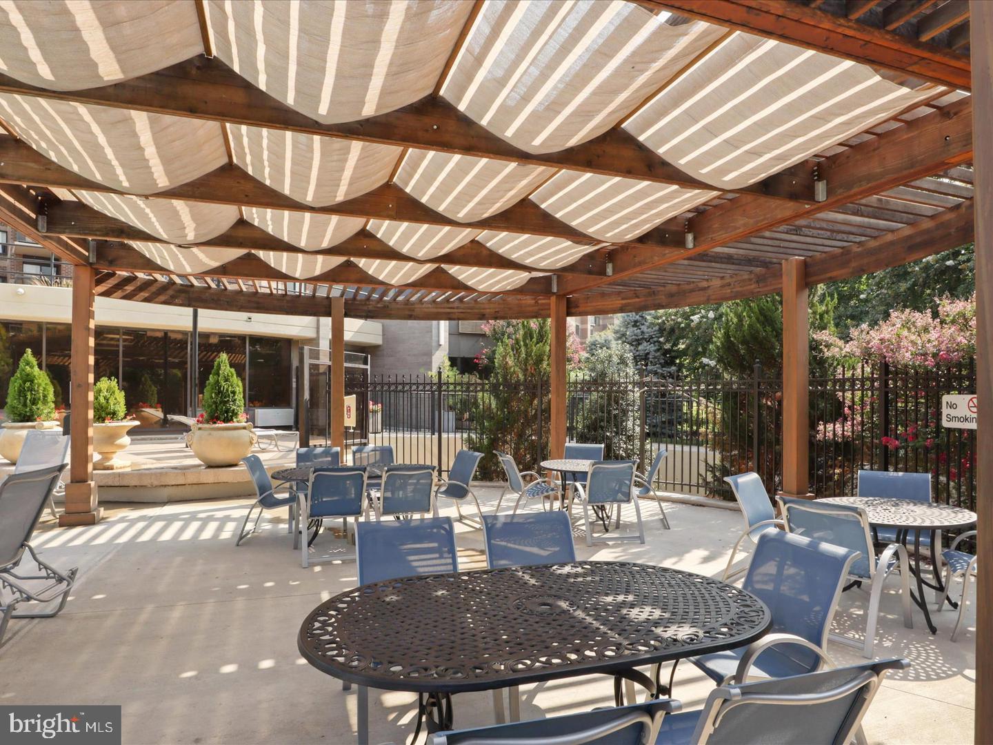 ROTONDA - Residential Lease