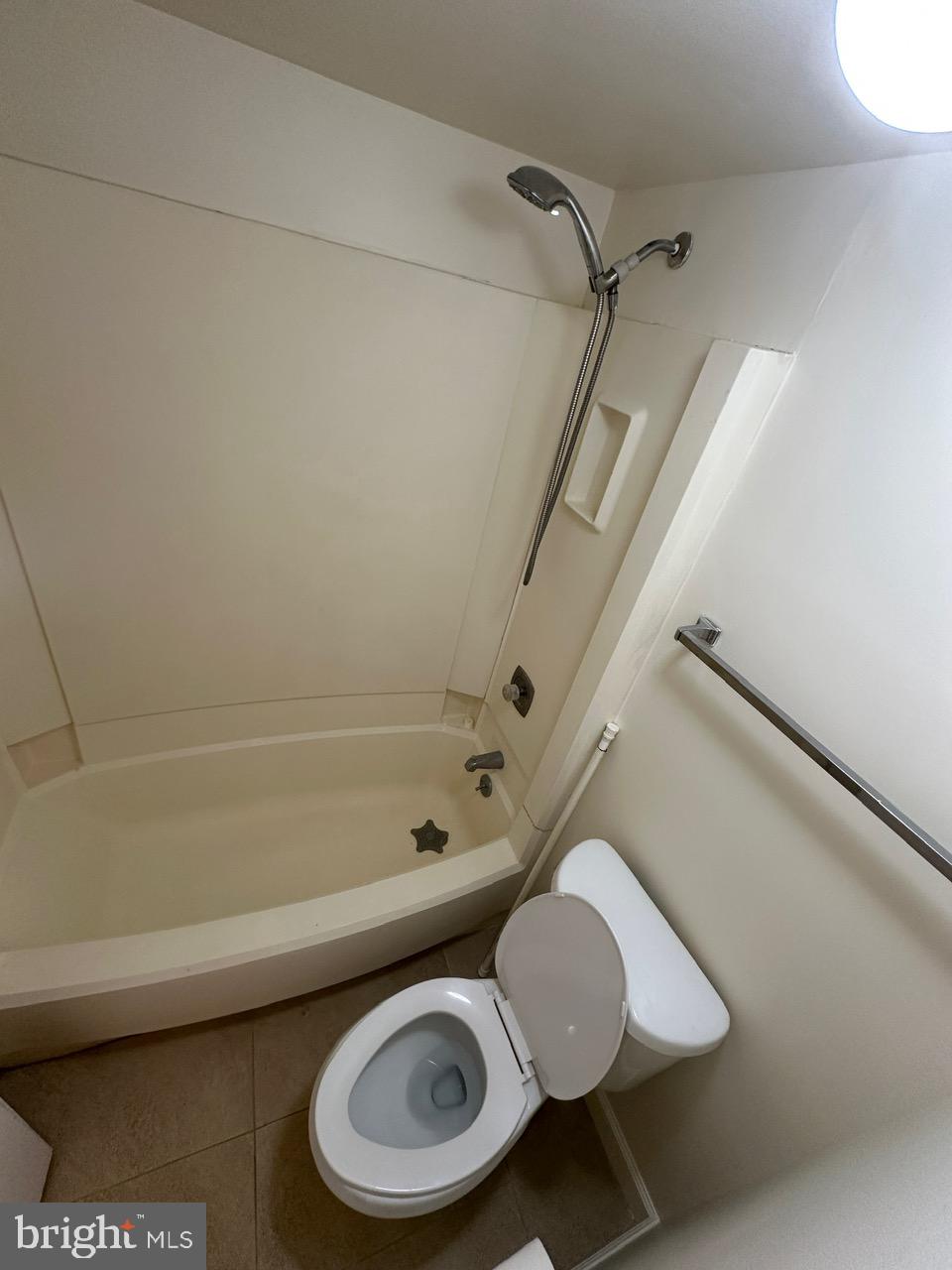 ROTONDA - Residential Lease