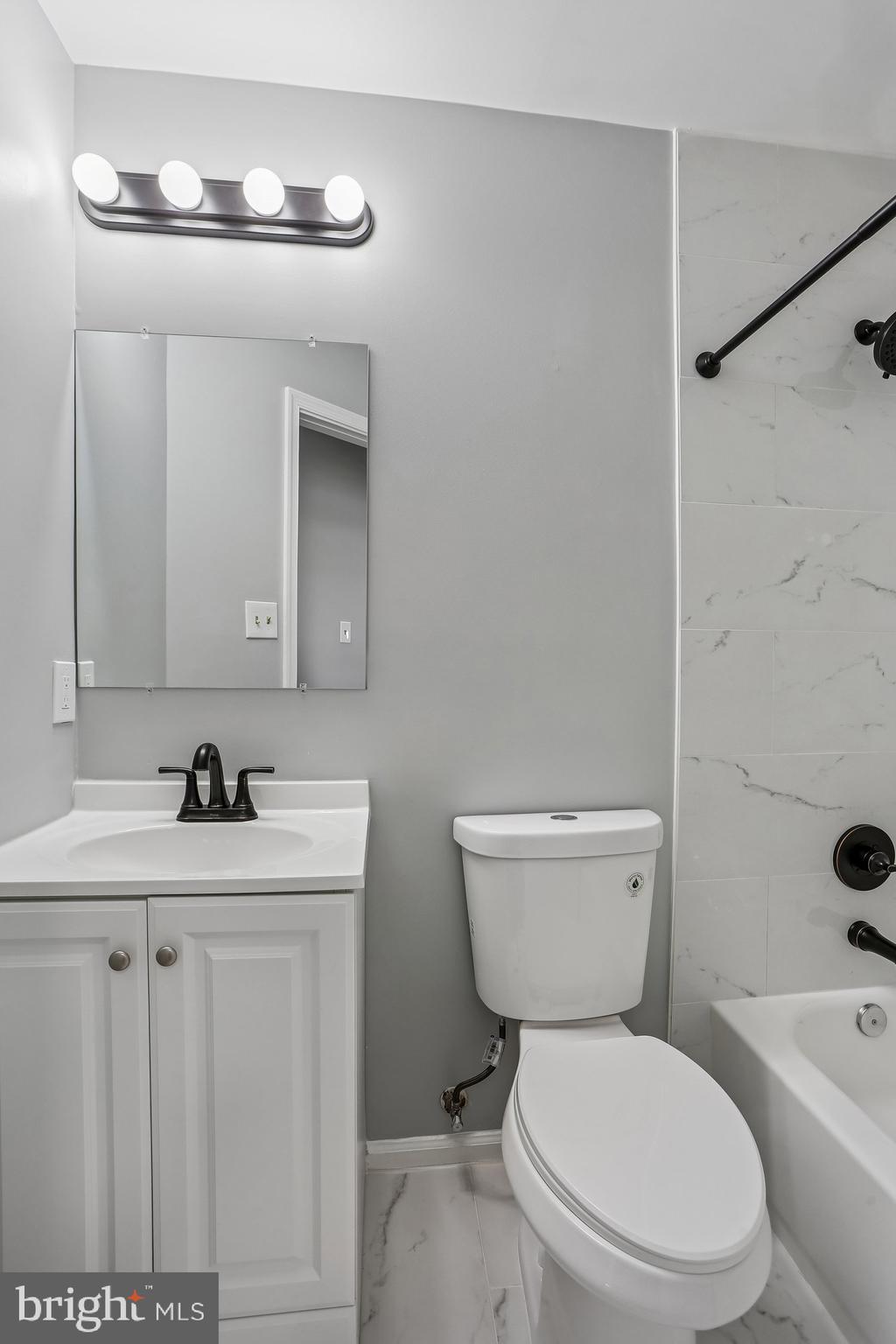 GUNNERS LAKE VILLAGE - Residential