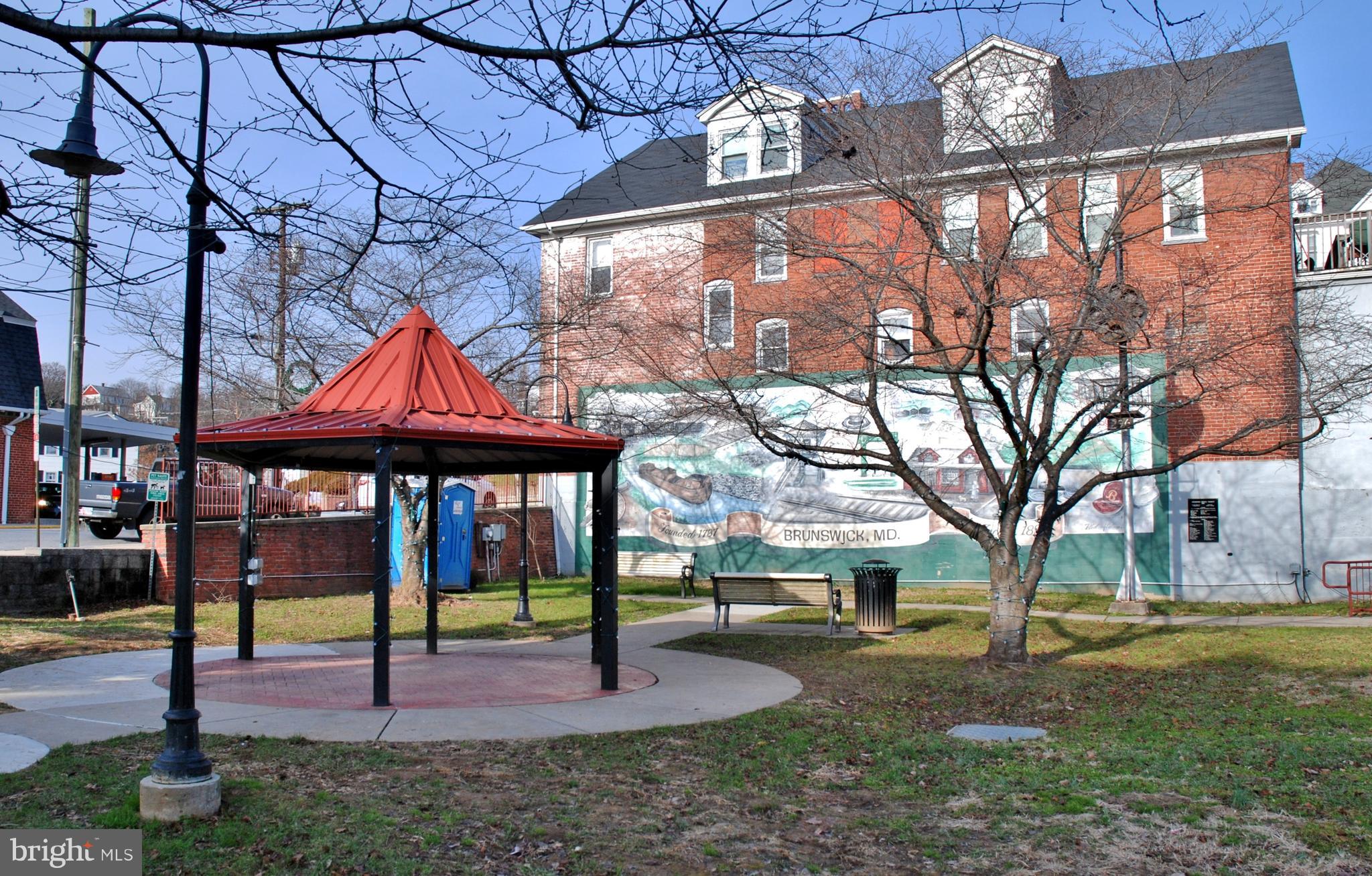 BRUNSWICK - Residential