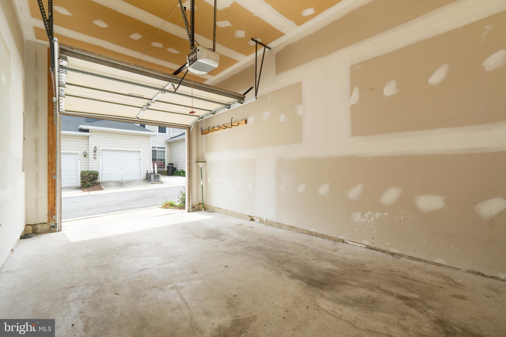 RIVER HILL - Residential Lease