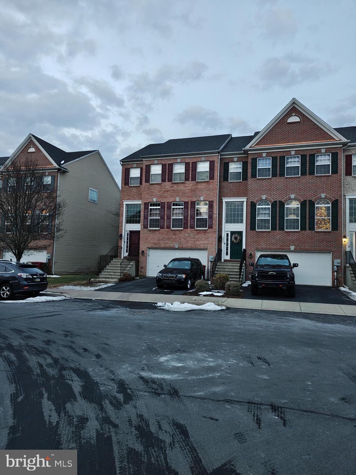 2079 HUNTINGTON LANE