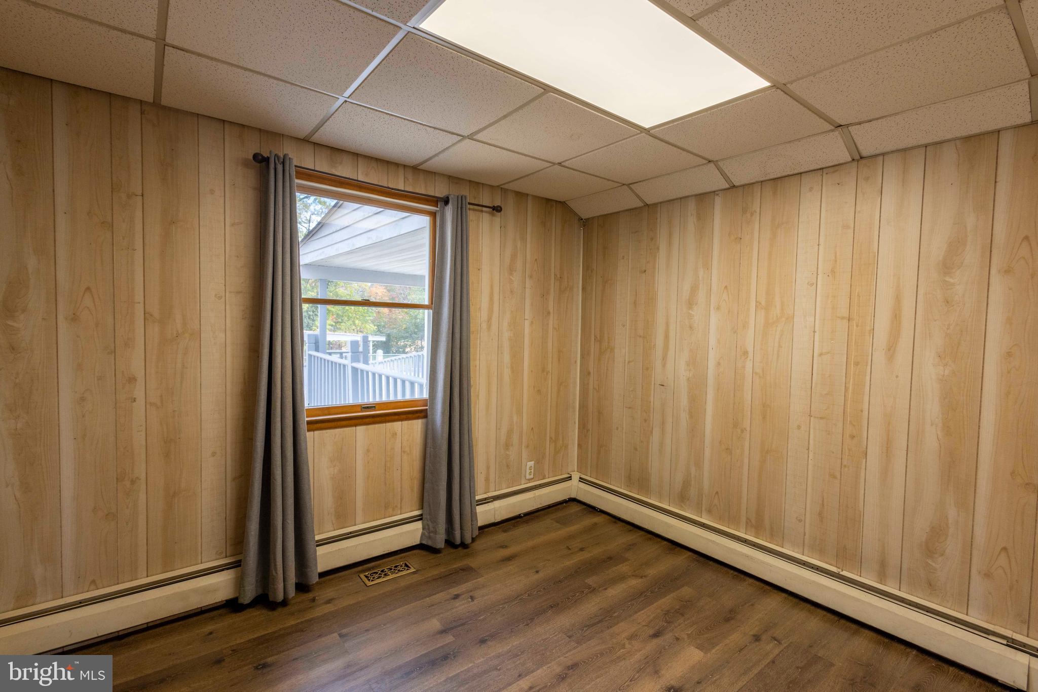 ESSEX - Residential Lease