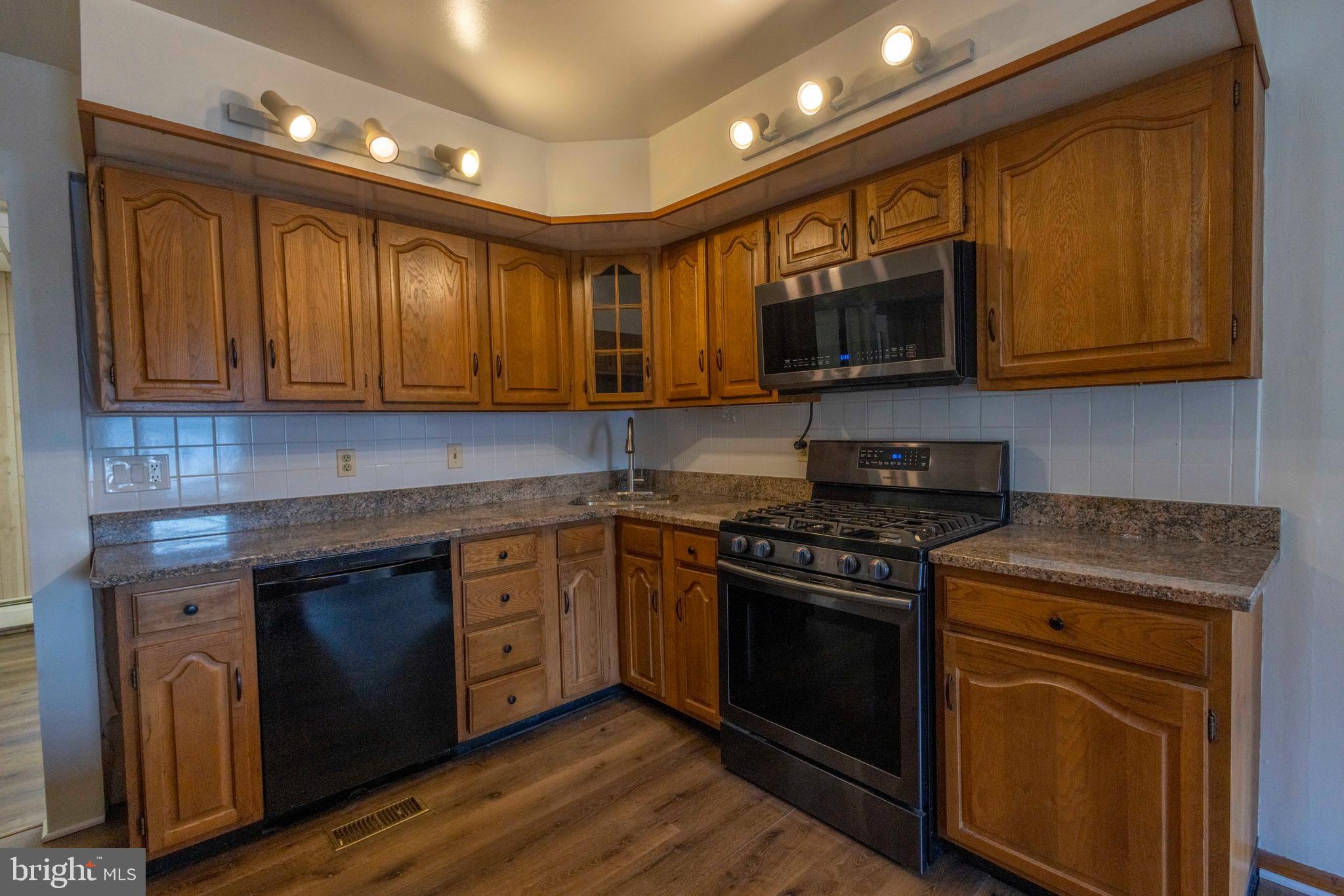 ESSEX - Residential Lease