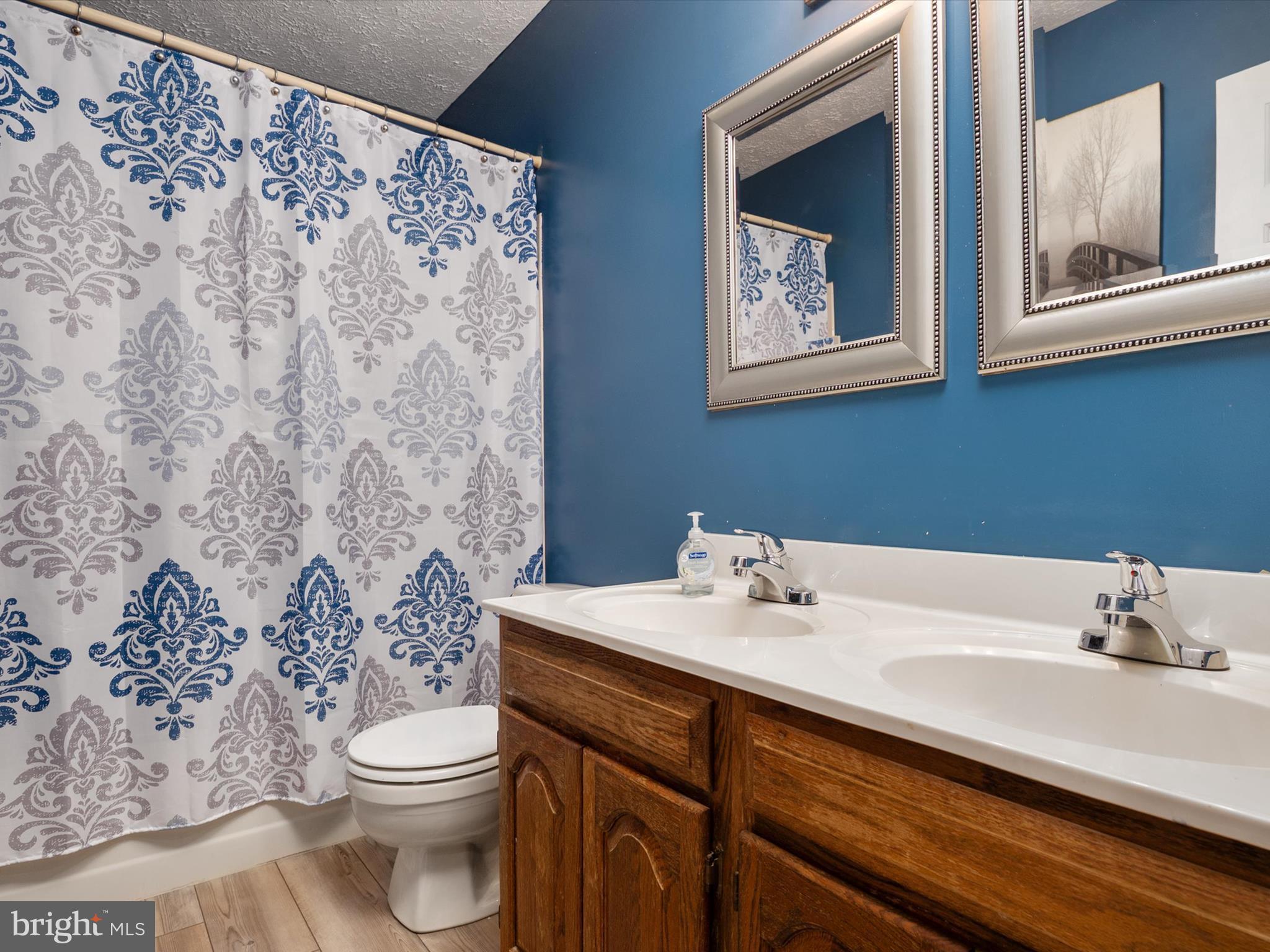 BAY COUNTRY - Residential