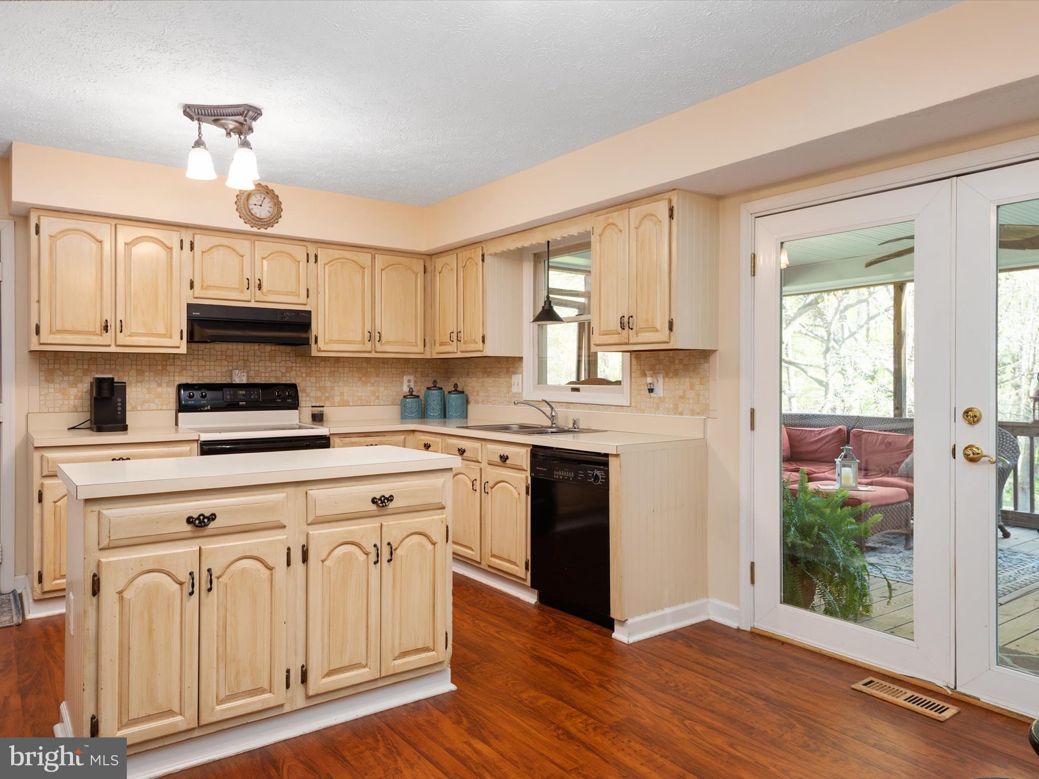 BAY COUNTRY - Residential