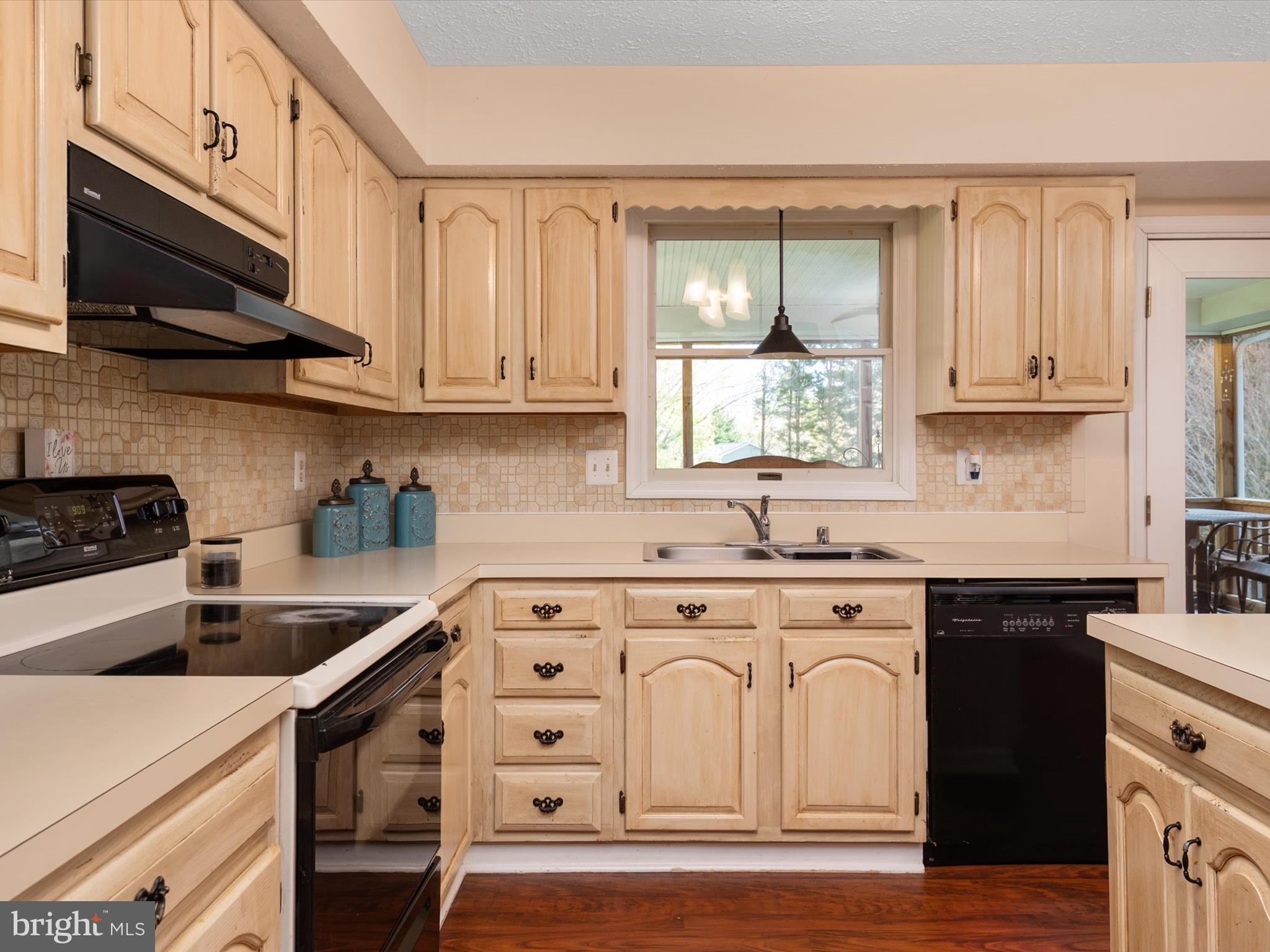 BAY COUNTRY - Residential