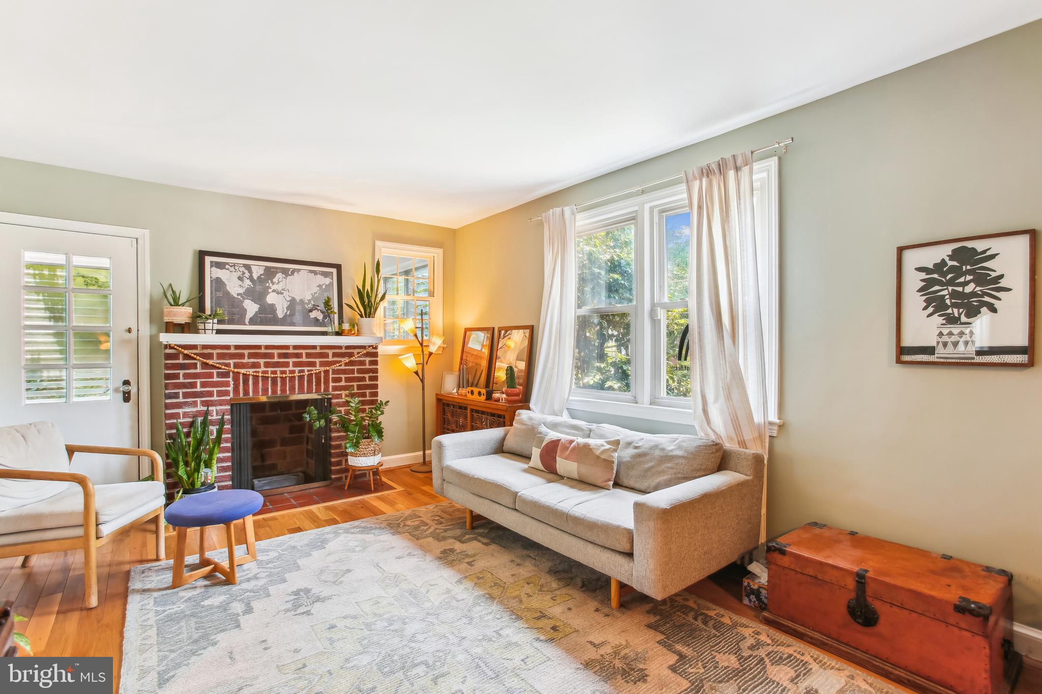 3909 17TH STREET NE