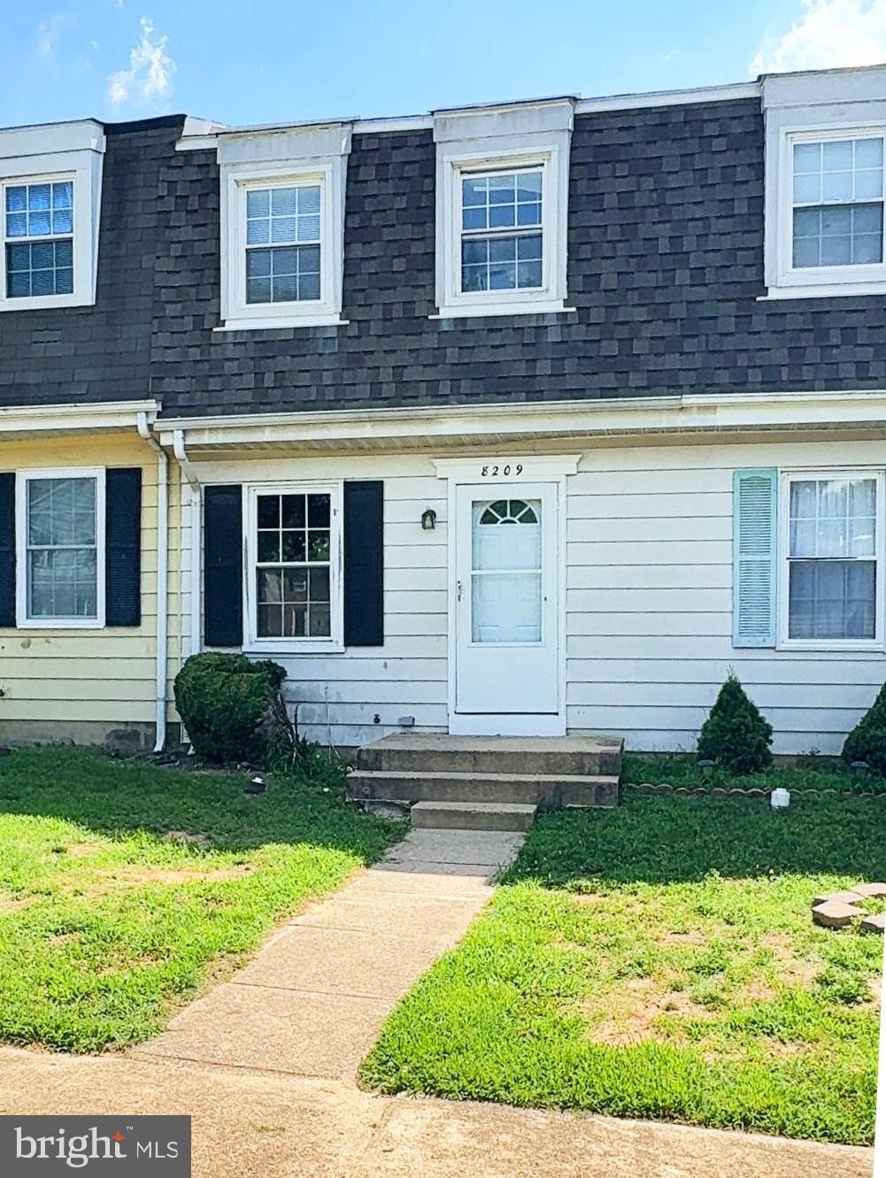 4 bedroom 2 bath interior townhouse. Fresh paint and updated flooring, this unit is move in ready!