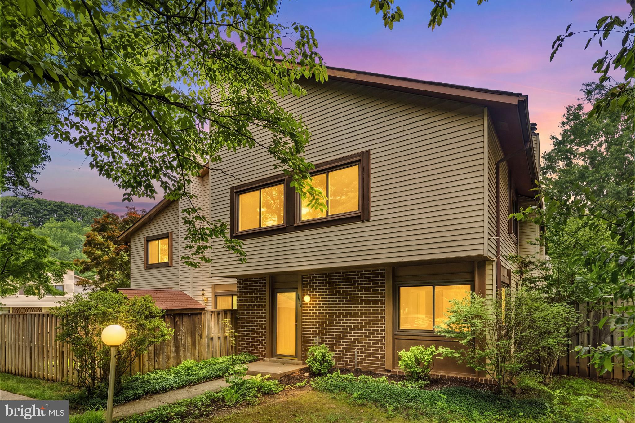 5699 SUMMER OAK WAY