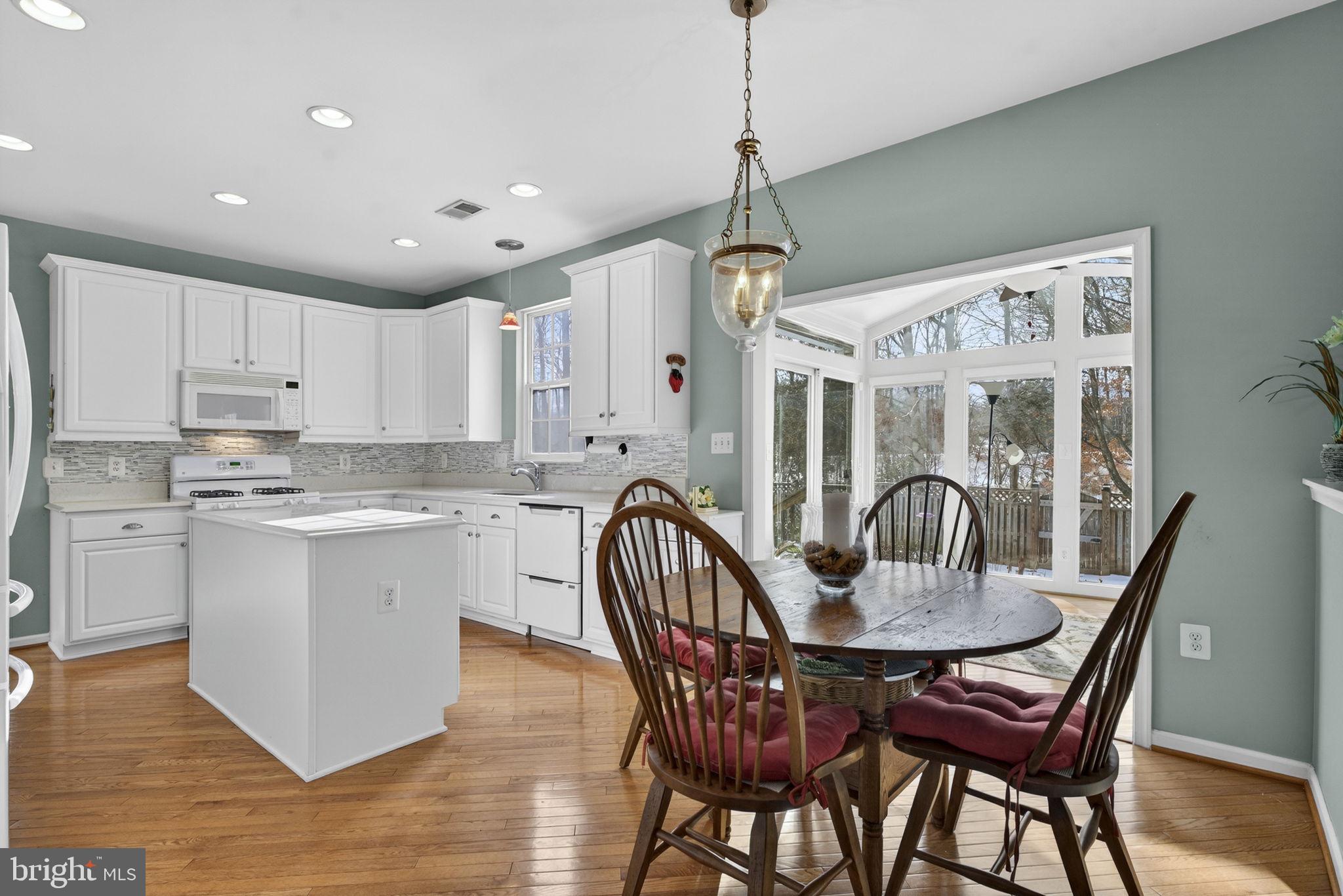 BROAD RUN OAKS - Residential