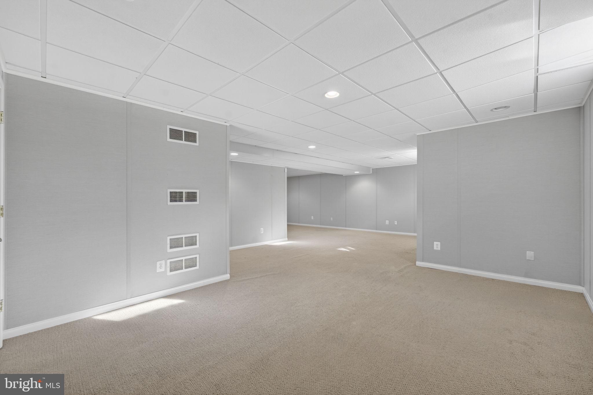 BROAD RUN OAKS - Residential