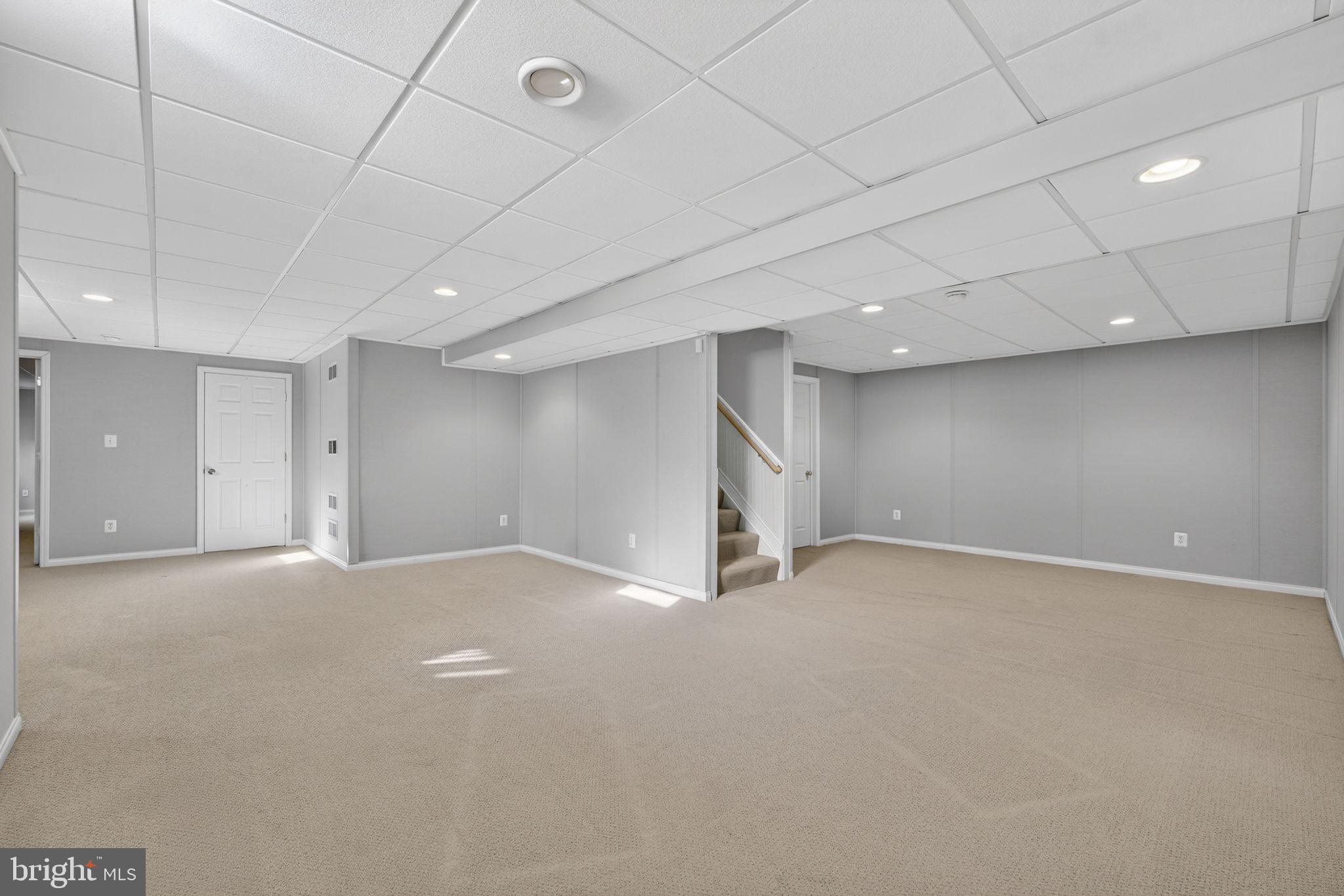 BROAD RUN OAKS - Residential