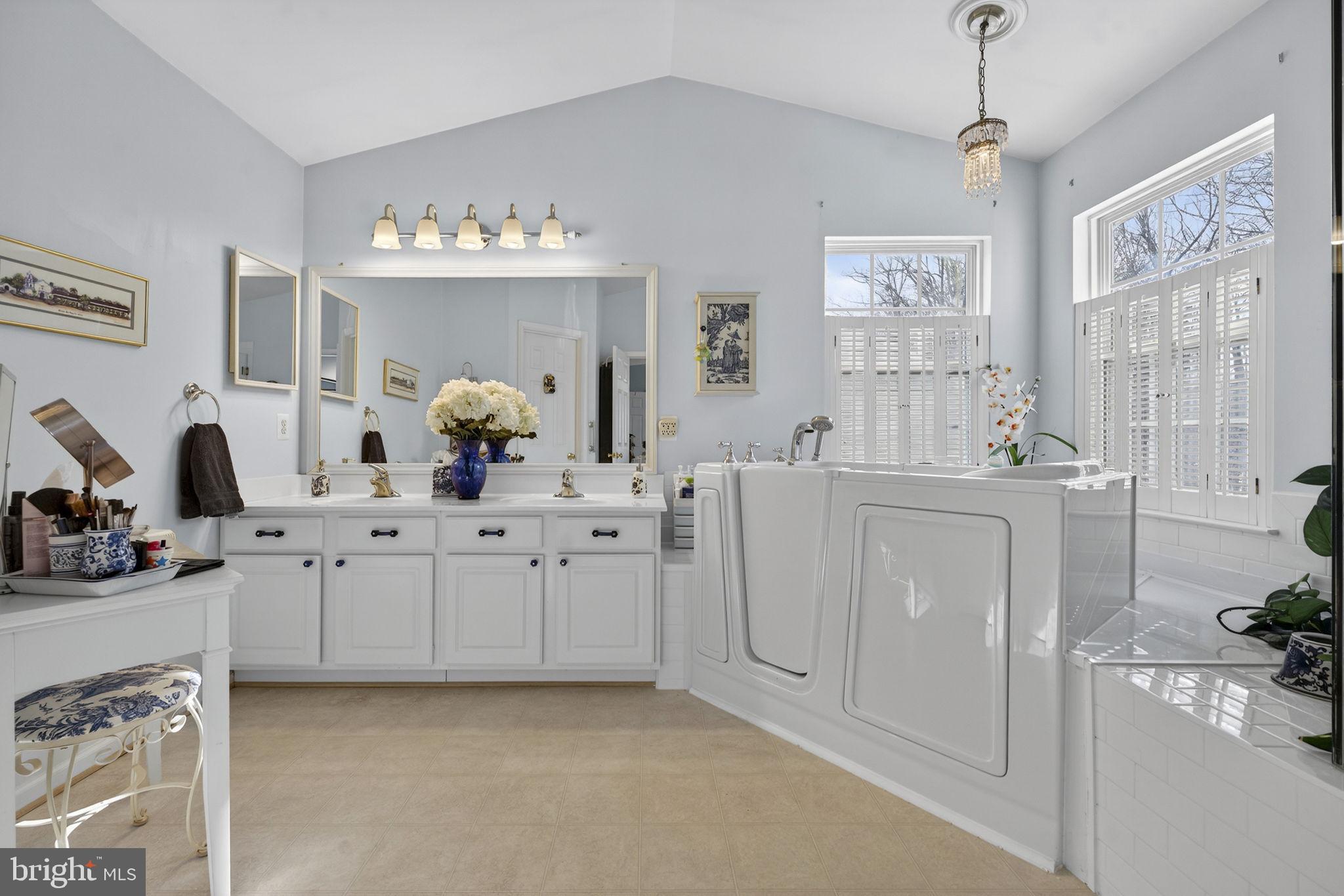 BROAD RUN OAKS - Residential