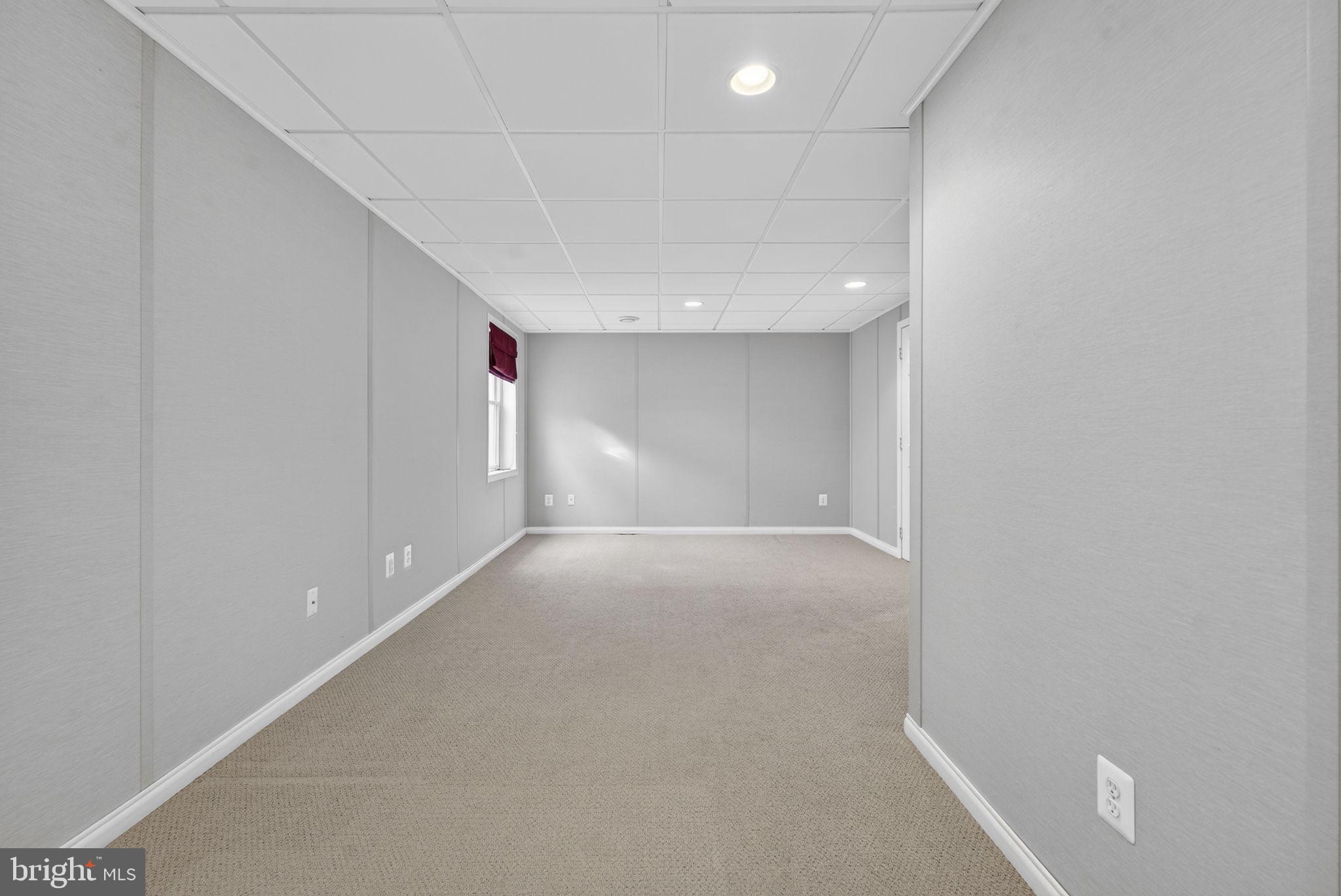 BROAD RUN OAKS - Residential