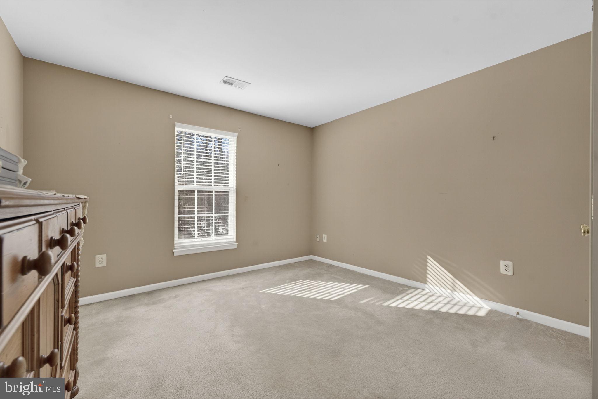 BROAD RUN OAKS - Residential