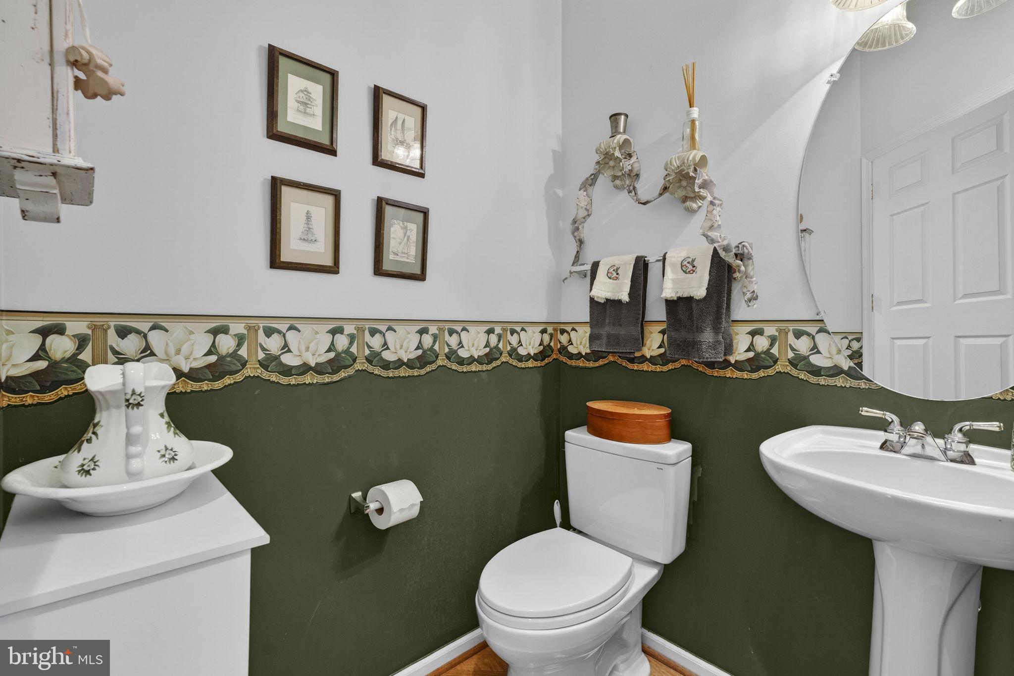 BROAD RUN OAKS - Residential