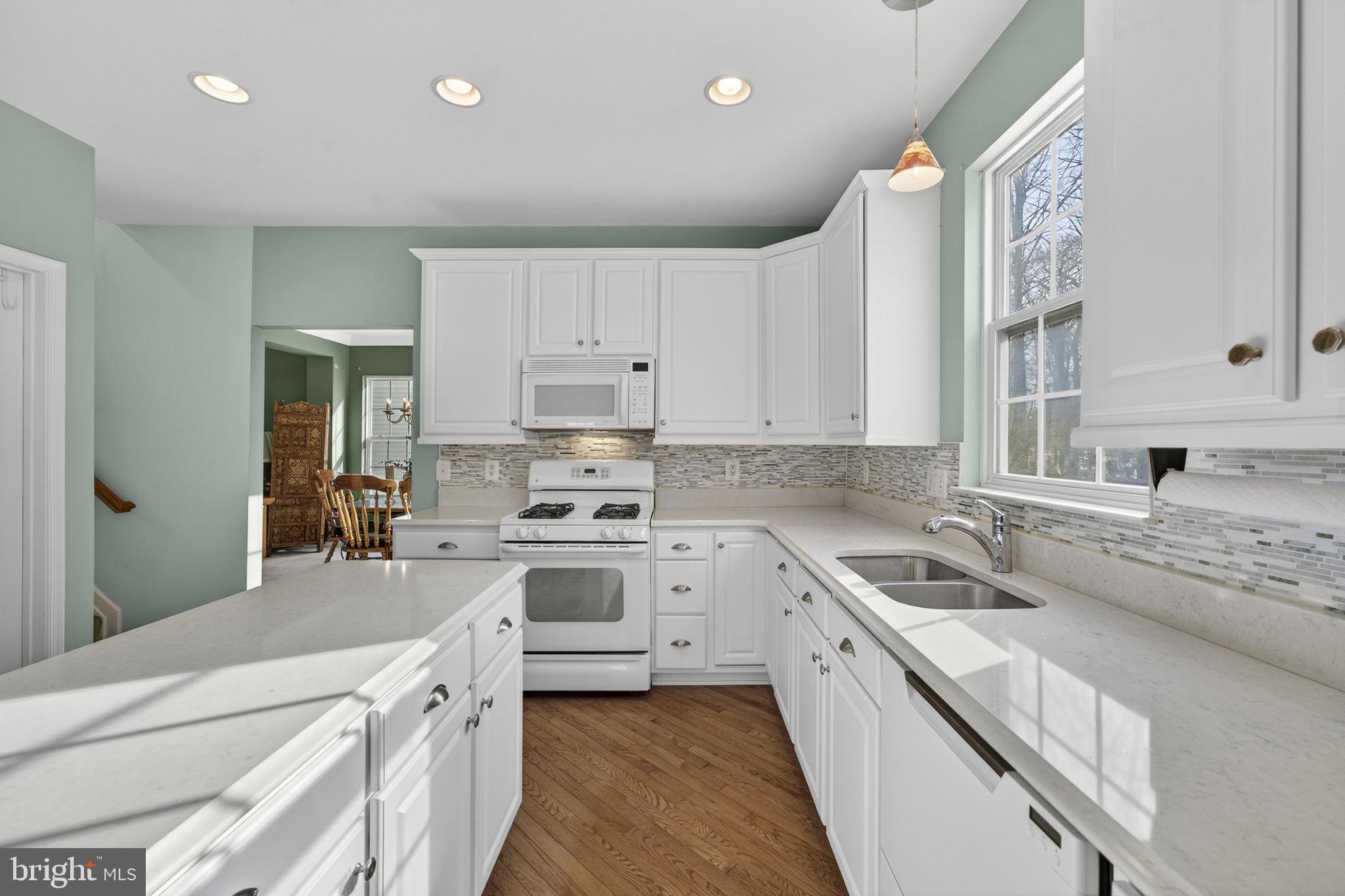 BROAD RUN OAKS - Residential