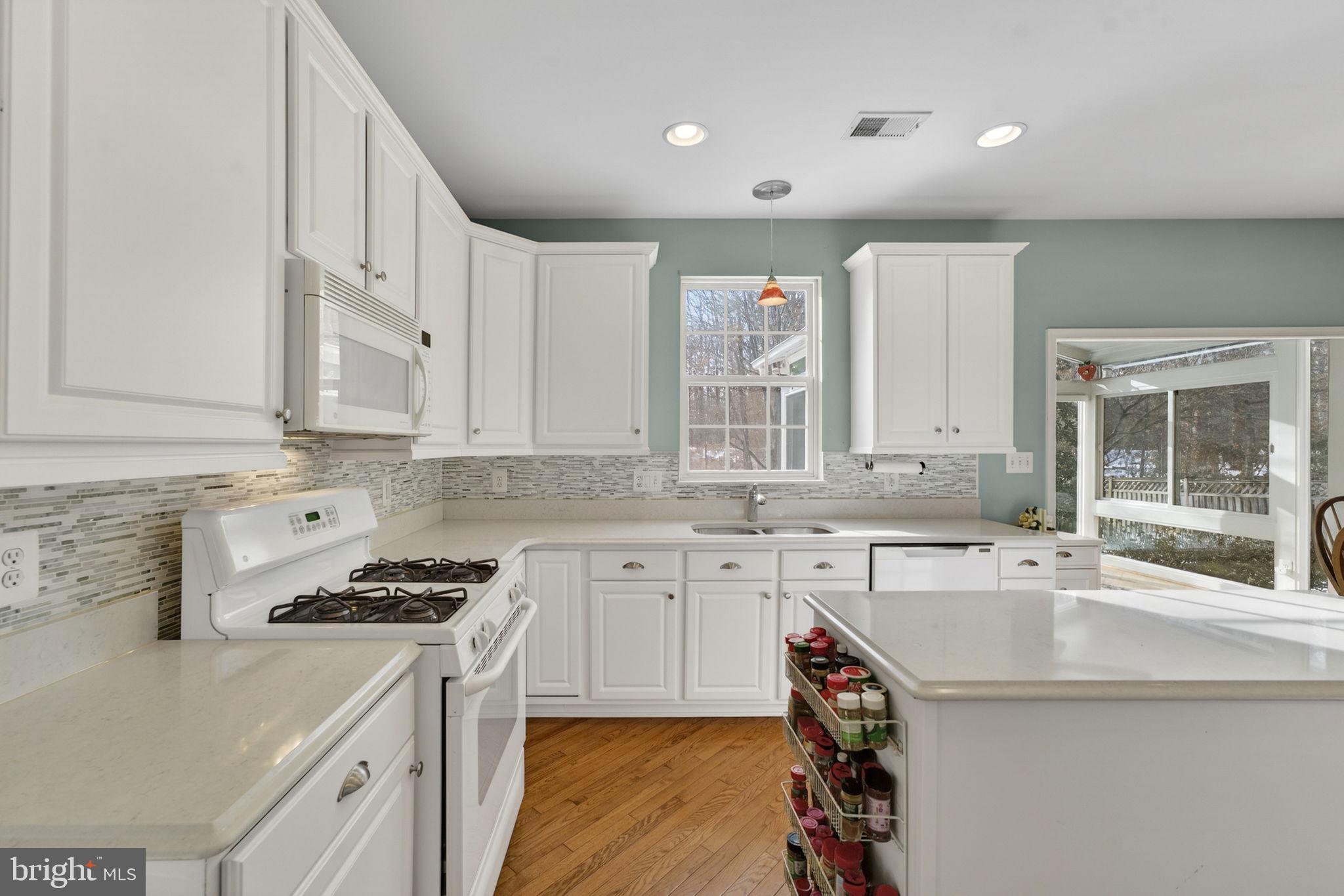 BROAD RUN OAKS - Residential