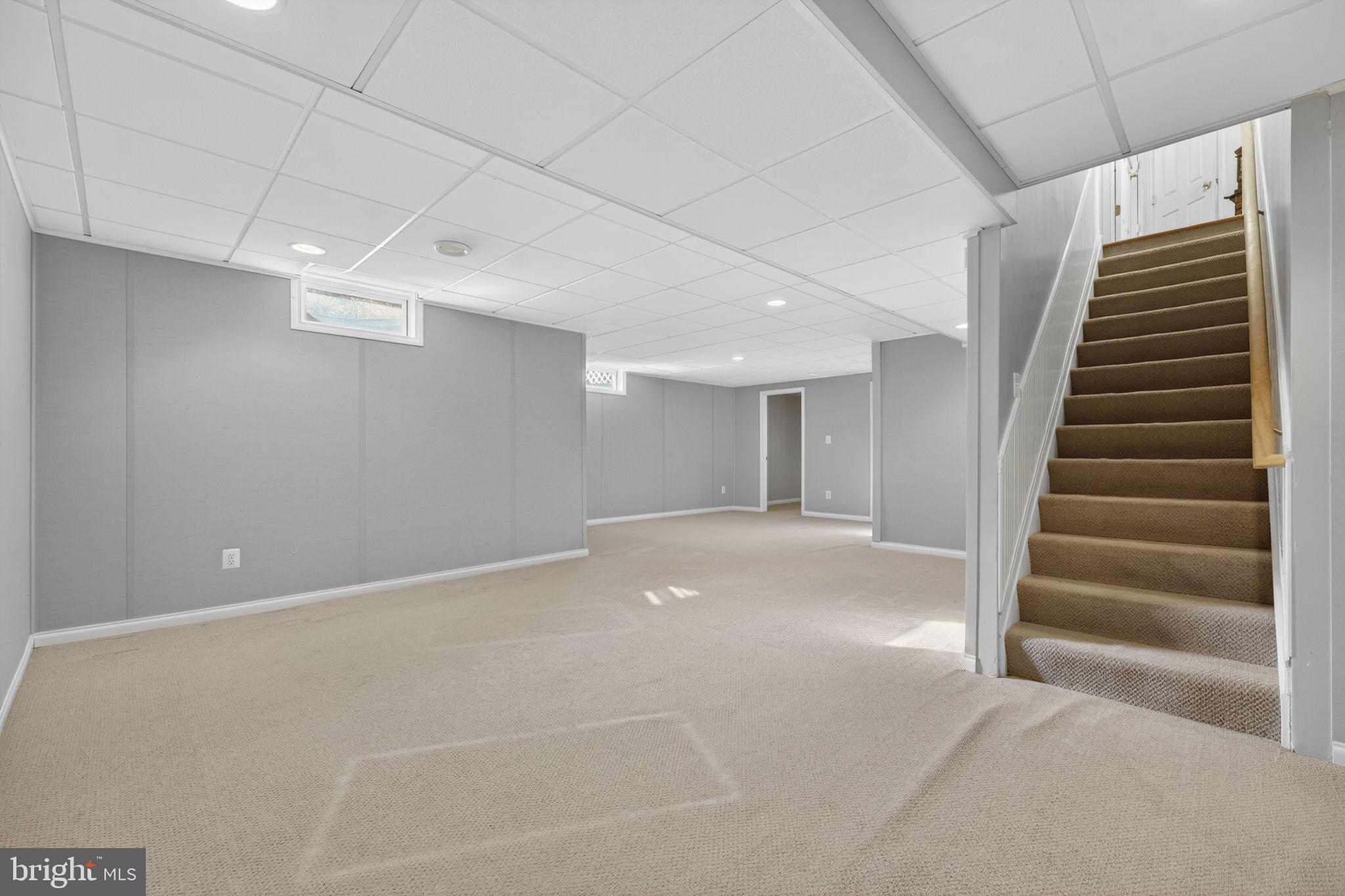 BROAD RUN OAKS - Residential