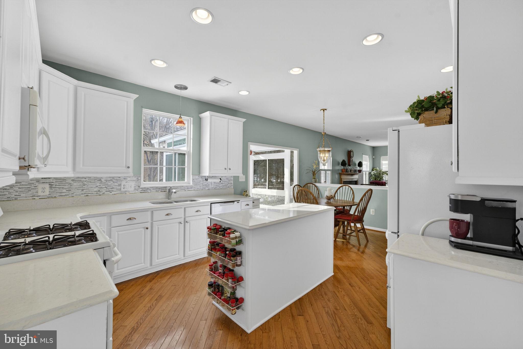 BROAD RUN OAKS - Residential