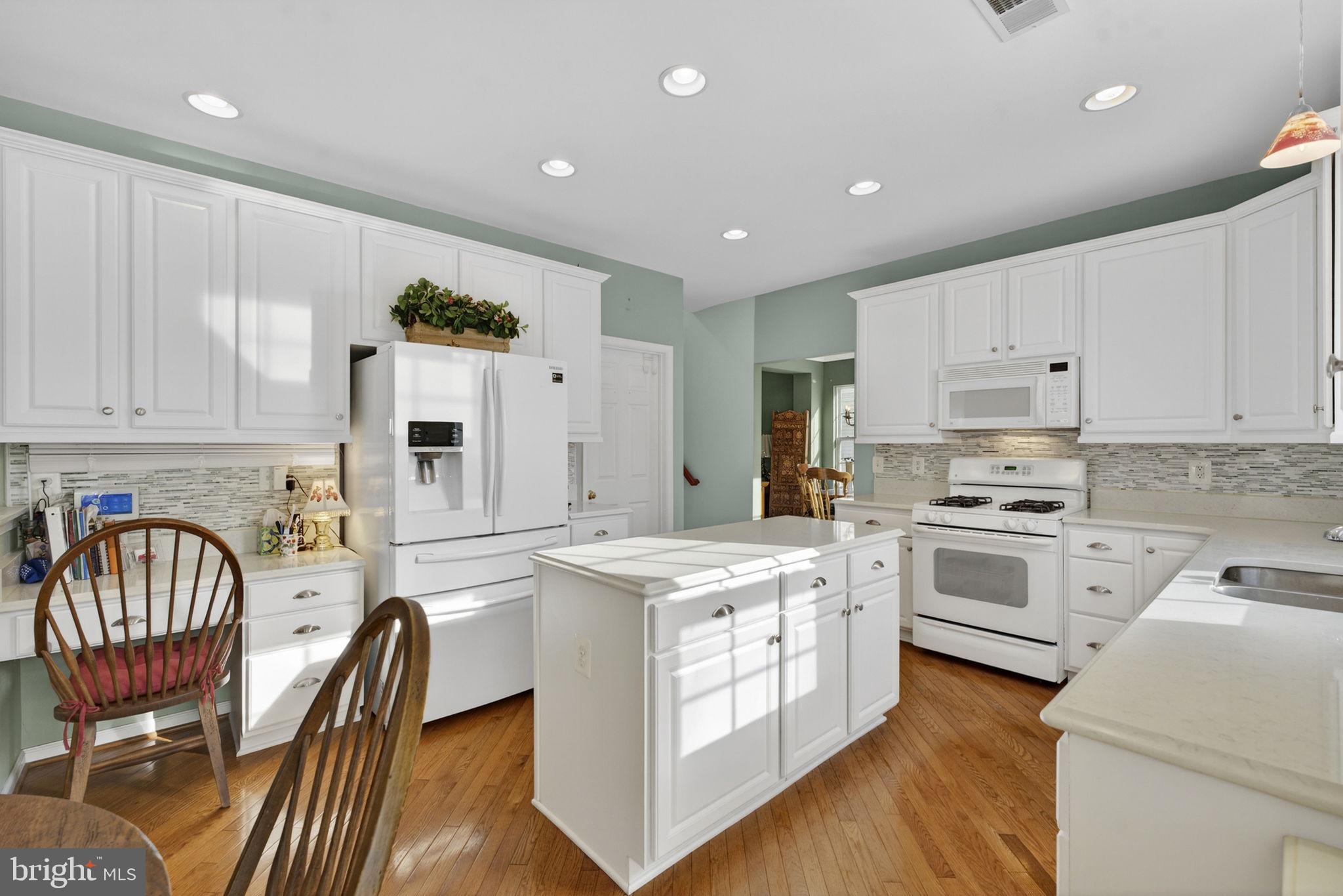 BROAD RUN OAKS - Residential