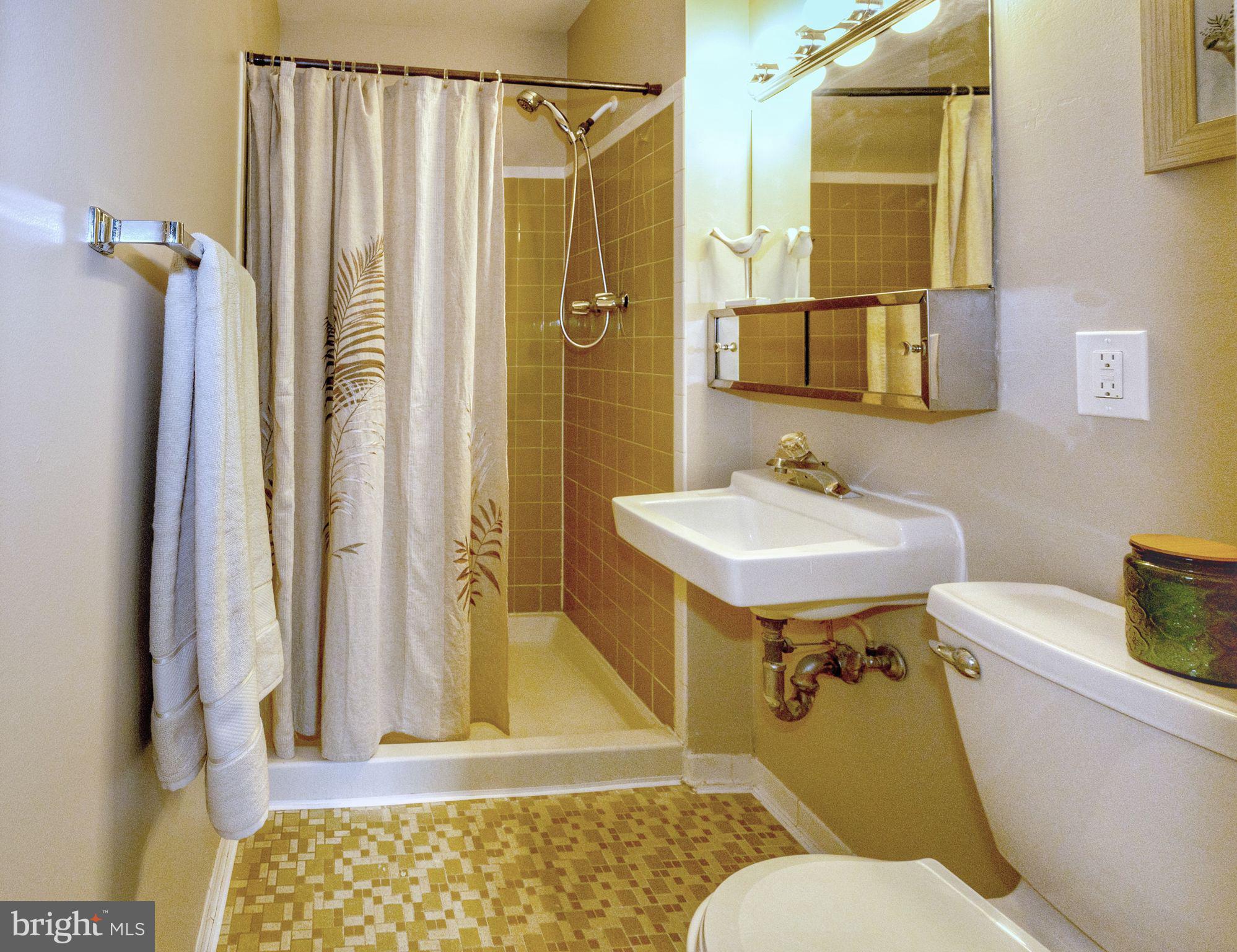 SHADY GROVE VILLAGE - Residential