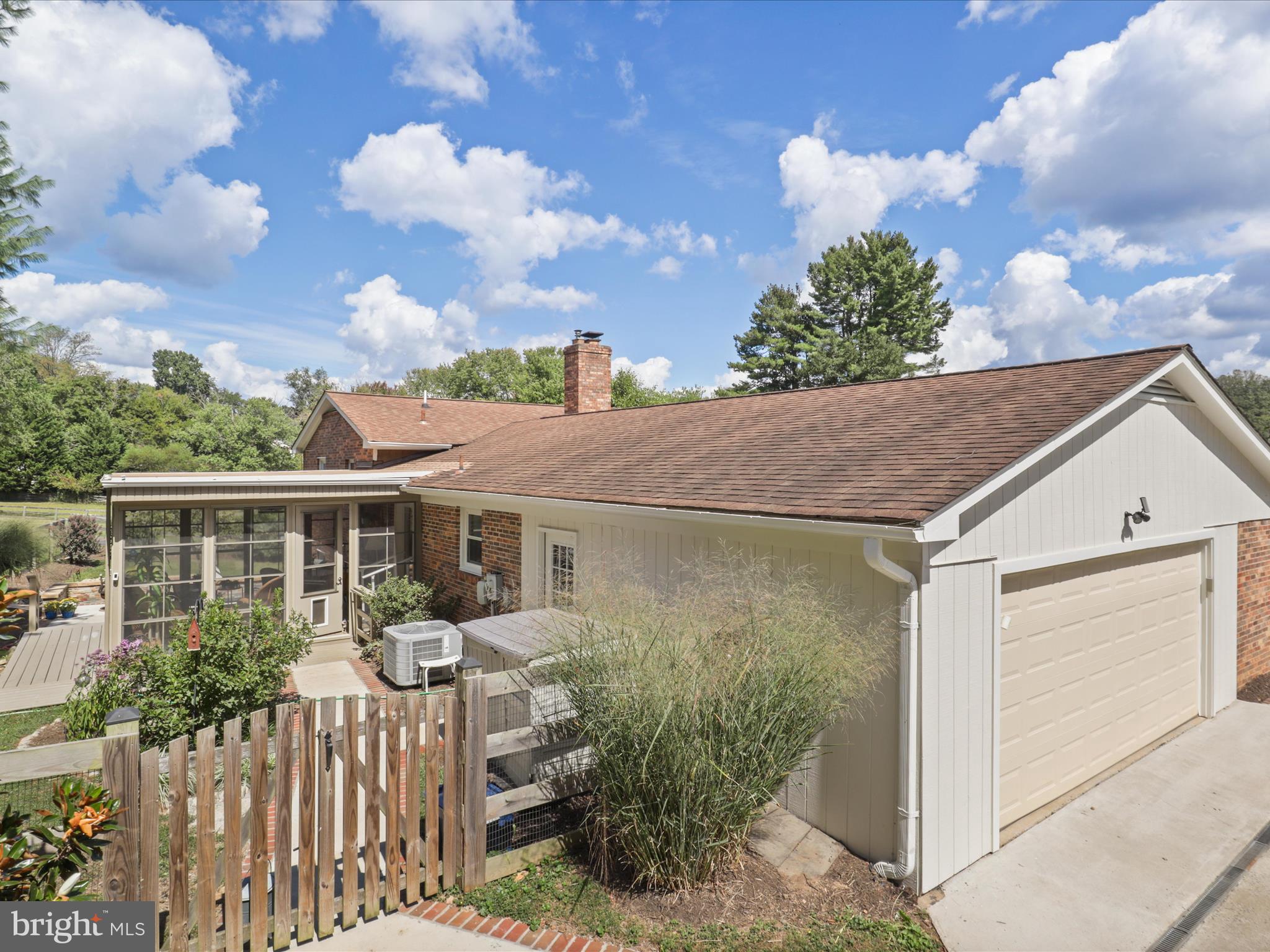 MONEYS CORNER - Residential