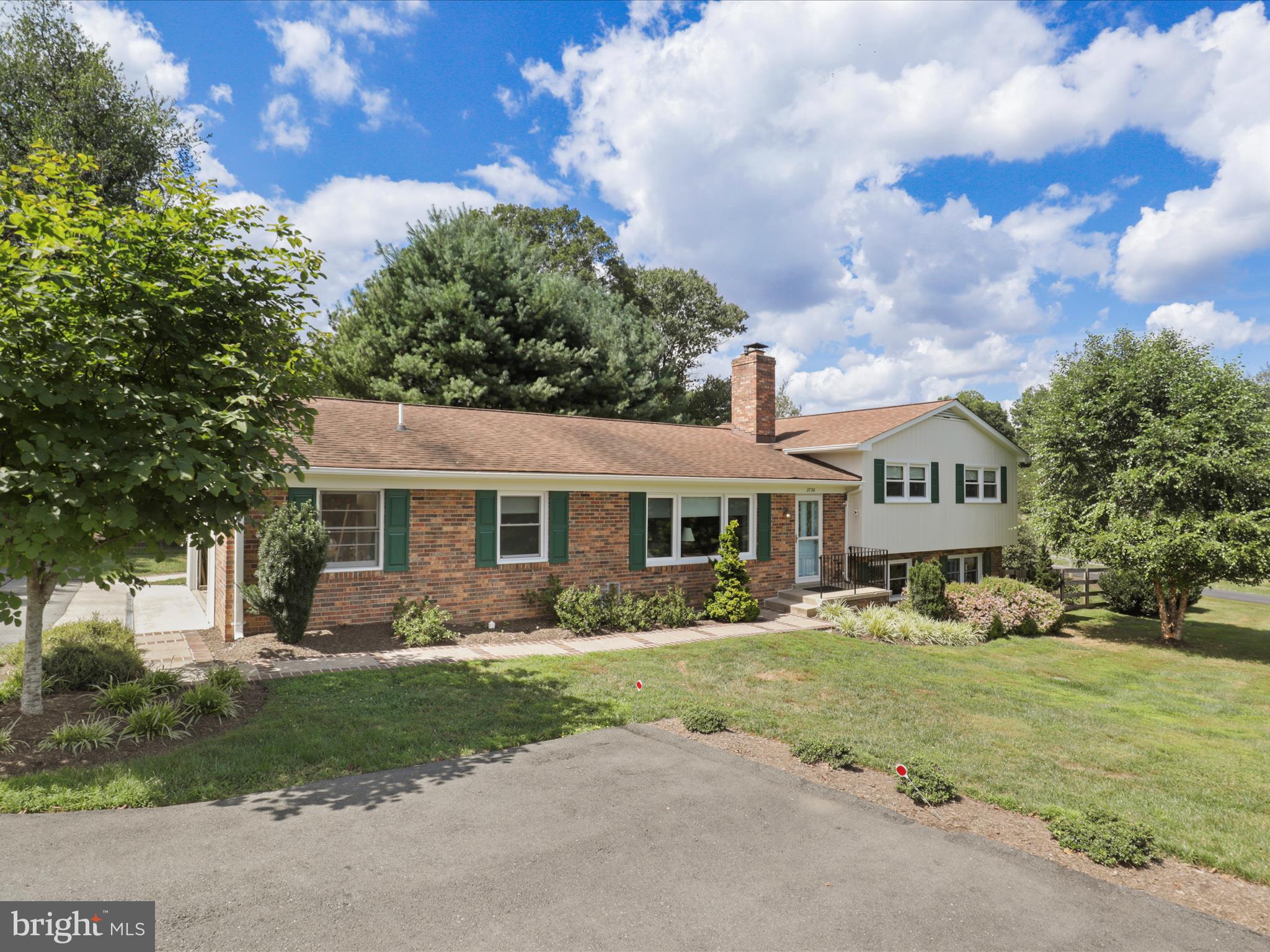 MONEYS CORNER - Residential