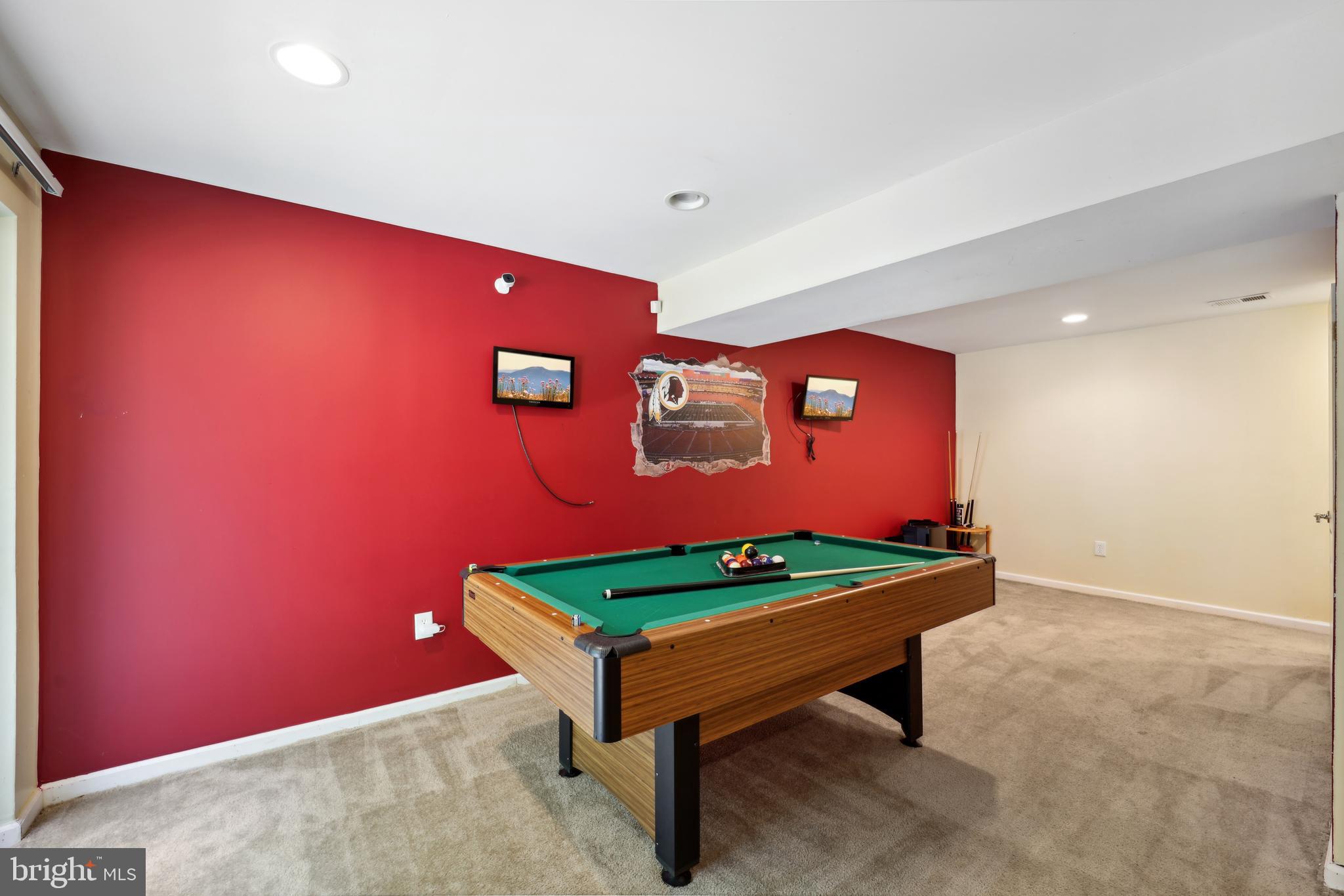 FOX RUN ESTATES - Residential