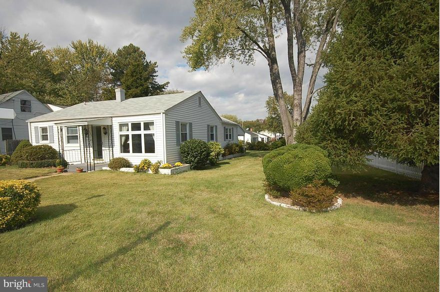 Great chance to own a large single family rambler for the price of a condo. 3 bedrooms 1 bath, with large addition & corner lot with great landscaping. Large living room, master bedroom, separate dining & family room. Fenced yard with carport & secluded patio. Comes with 2-10 Warranty, Walk to Huntington Metro, Elementary School, close to Interstates & Old Towne for Shopping & Entertainment!