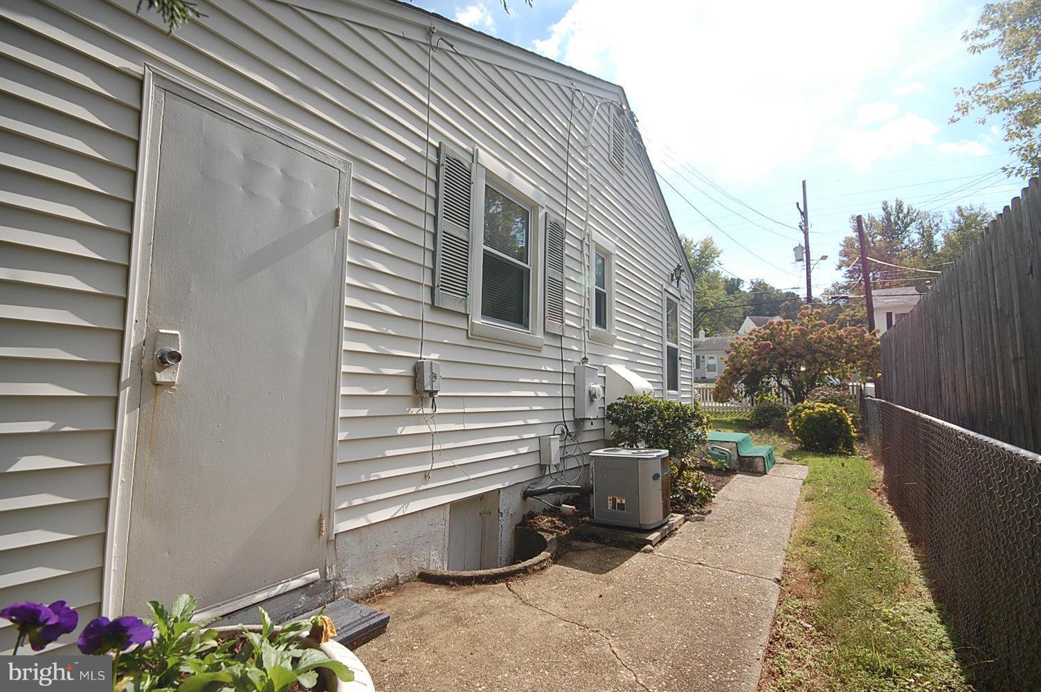 BURGUNDY VILLAGE - Residential