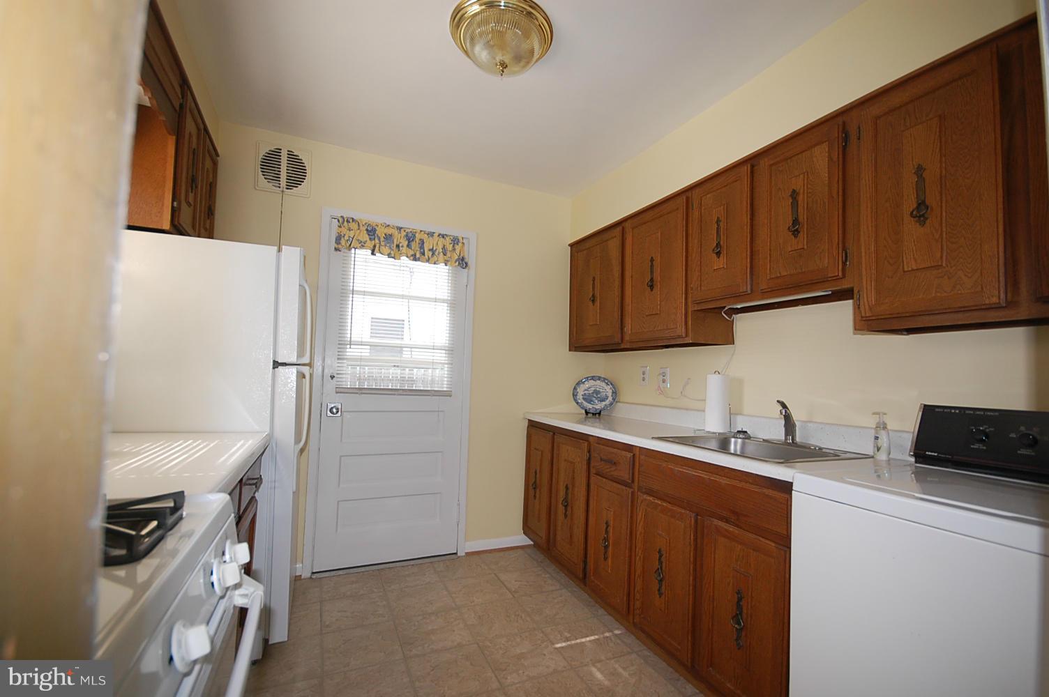 BURGUNDY VILLAGE - Residential