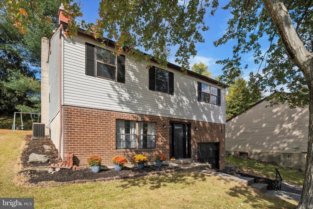 Photo of 334 Francis Drive, HAVERTOWN, PA 19083 (MLS # PADE2102710)