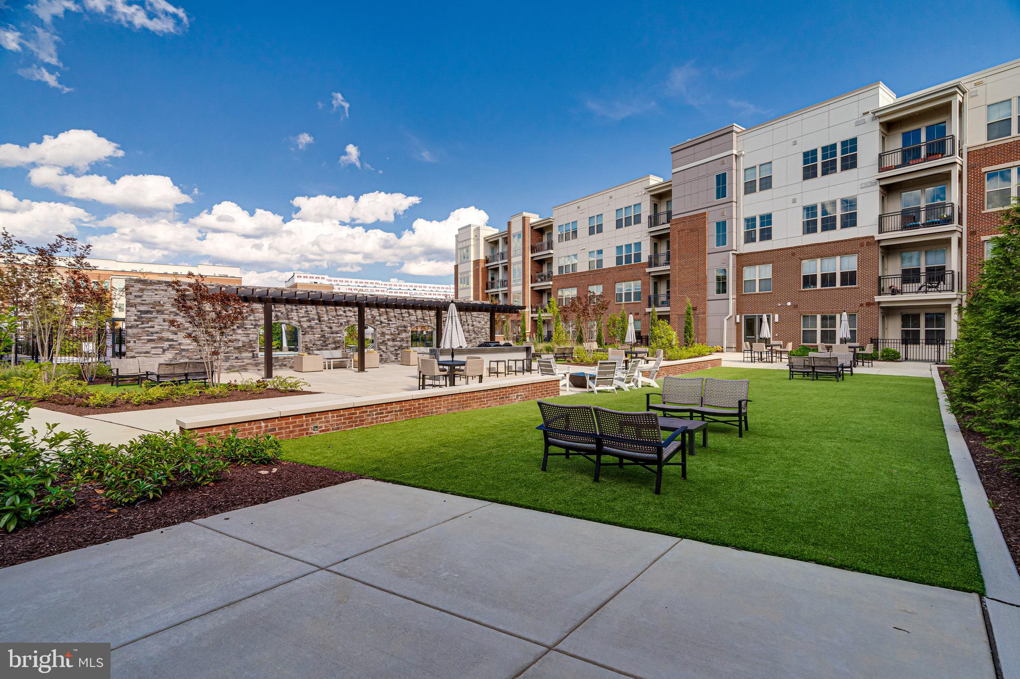 BOULEVARD VI TOWNS - Residential