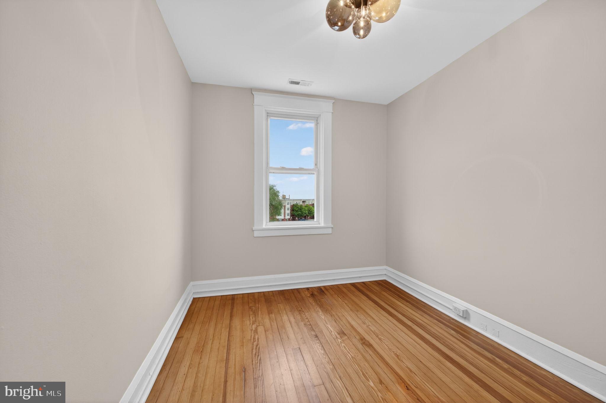 MONDAWMIN - Residential