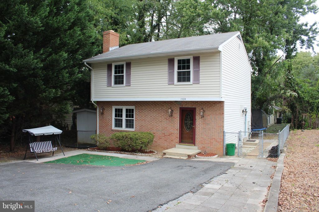 Photo of 1328 Dolley Madison Boulevard, MCLEAN, VA 22101 (MLS # VAFX2267920)