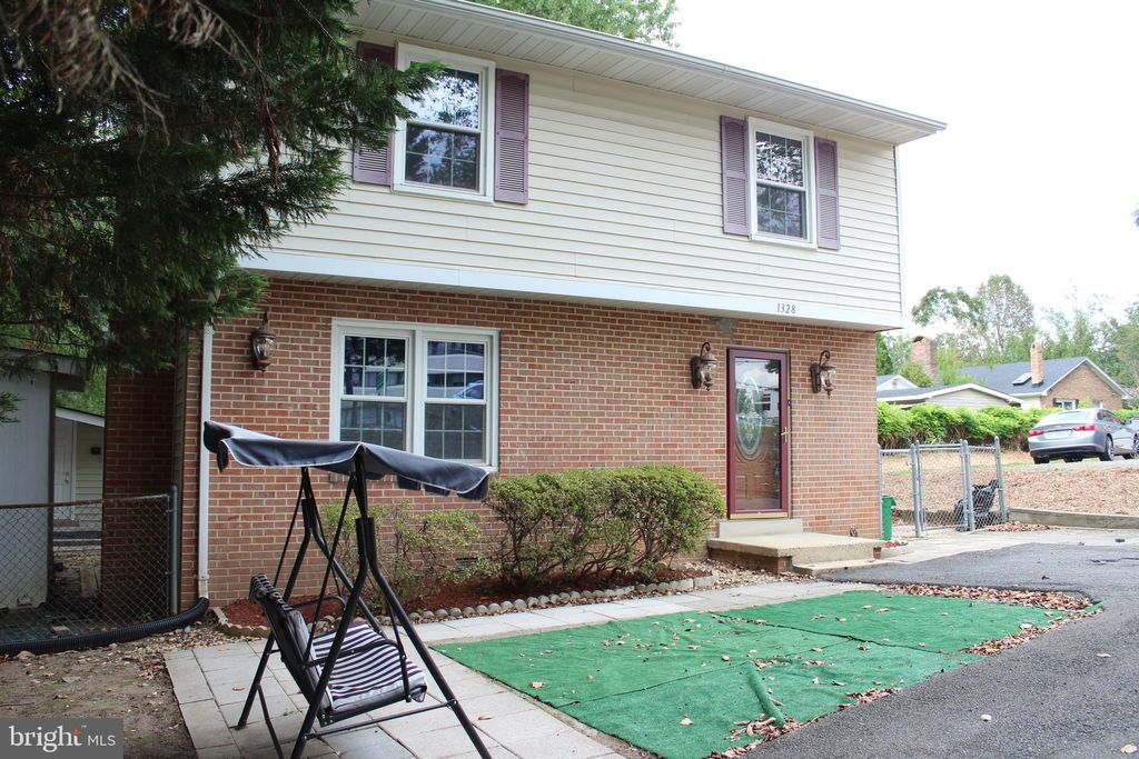 Photo of 1328 Dolley Madison Boulevard, MCLEAN, VA 22101 (MLS # VAFX2267920)
