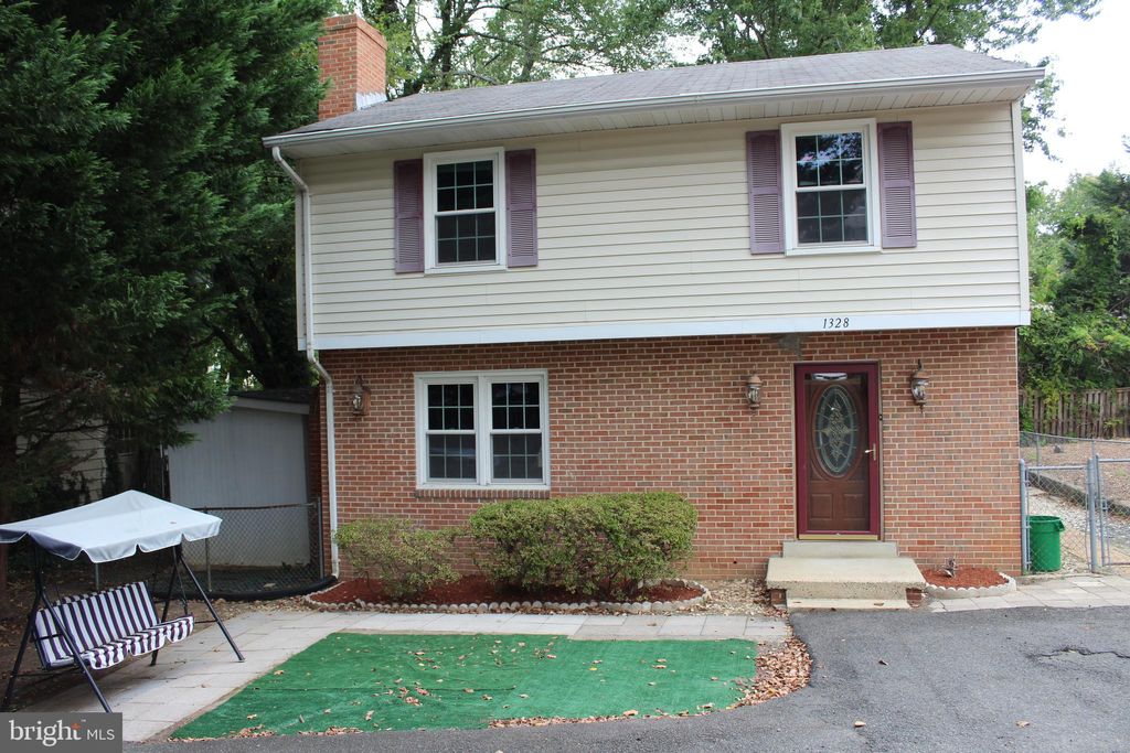 Photo of 1328 Dolley Madison Boulevard, MCLEAN, VA 22101 (MLS # VAFX2267920)