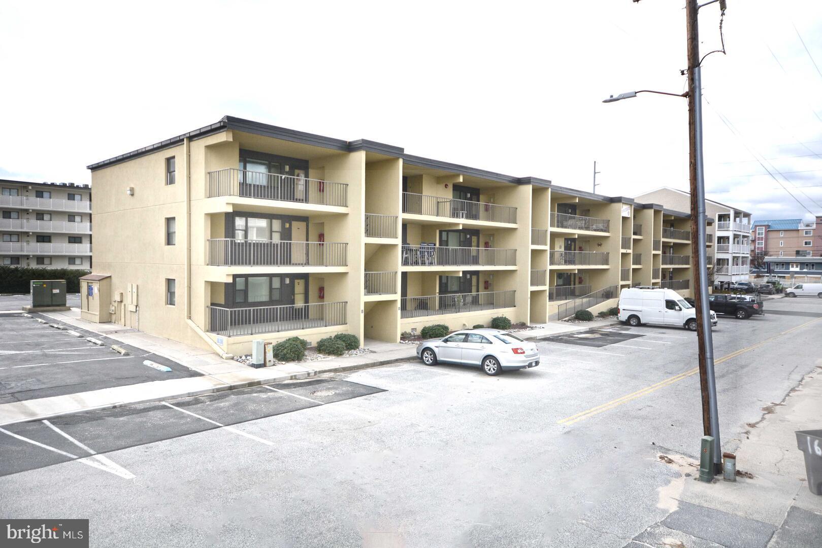 9 N 47TH STREET 209