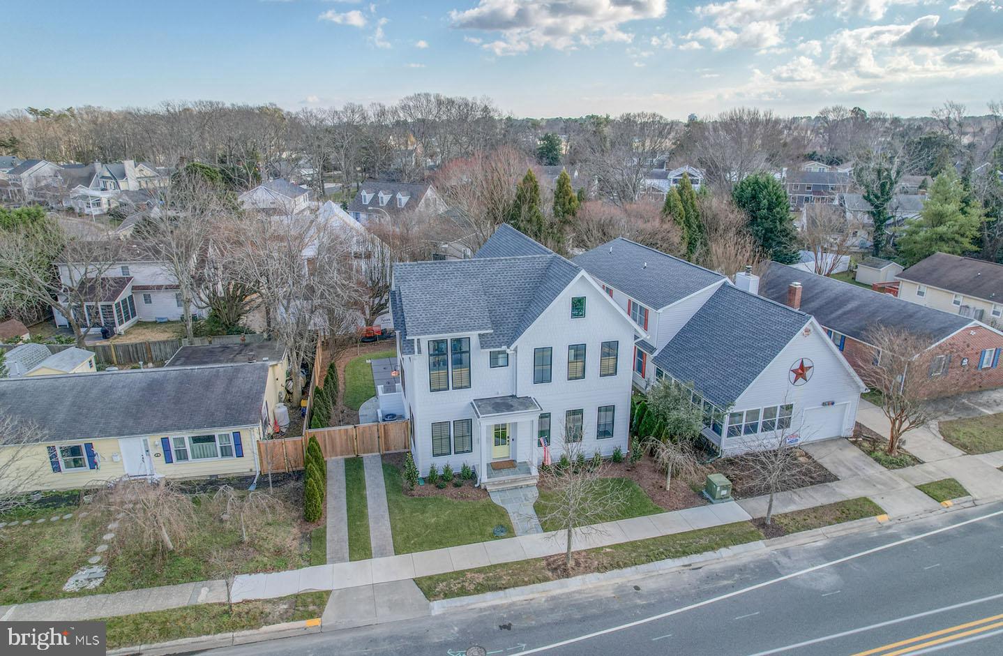 COUNTRY CLUB ESTATES - Residential