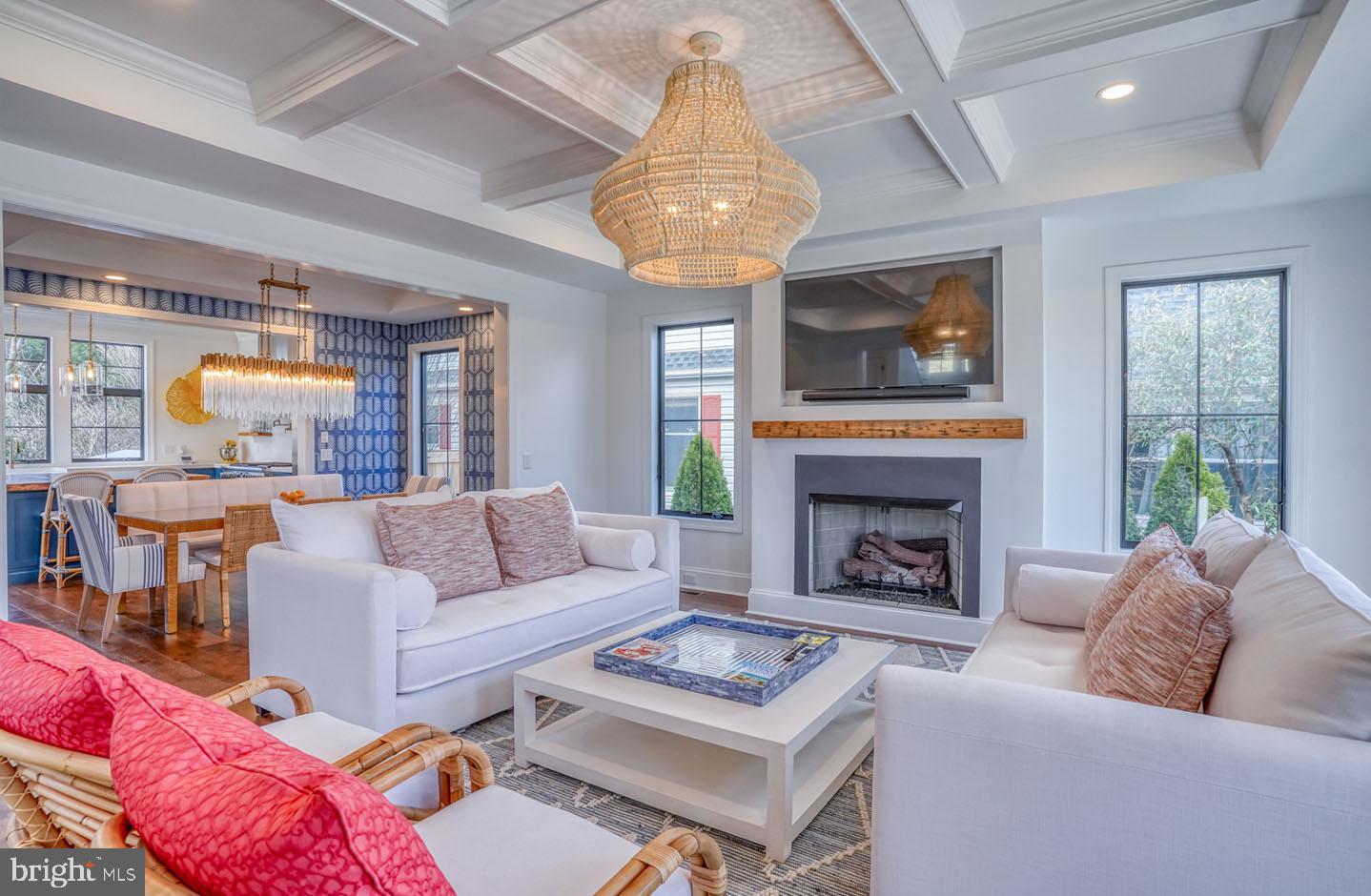 COUNTRY CLUB ESTATES - Residential