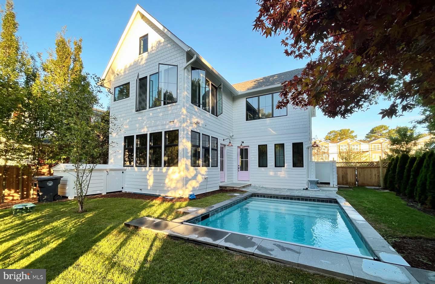 COUNTRY CLUB ESTATES - Residential