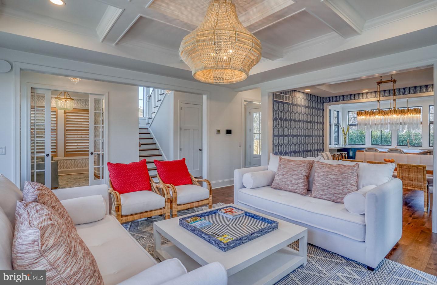 COUNTRY CLUB ESTATES - Residential