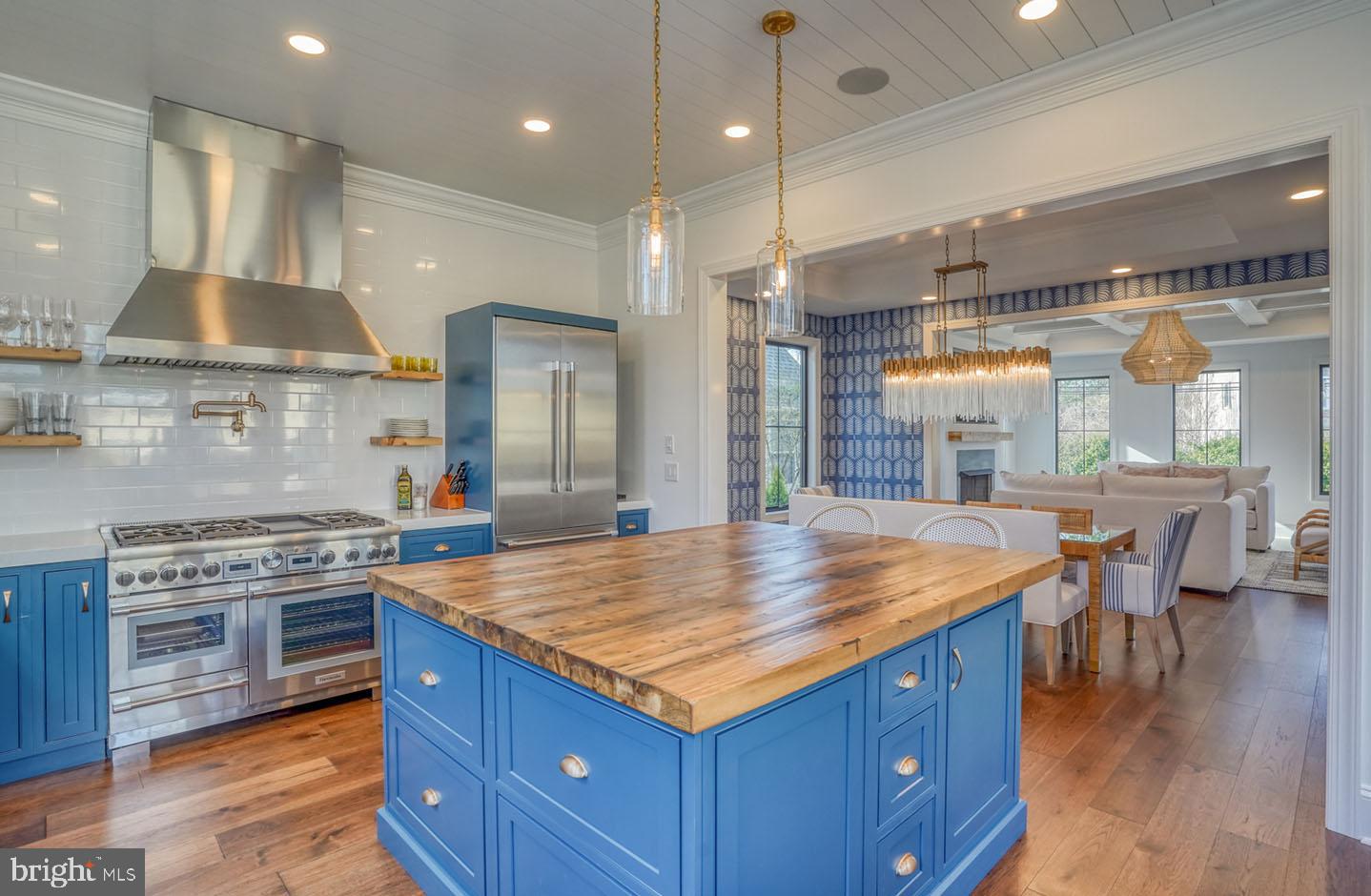 COUNTRY CLUB ESTATES - Residential