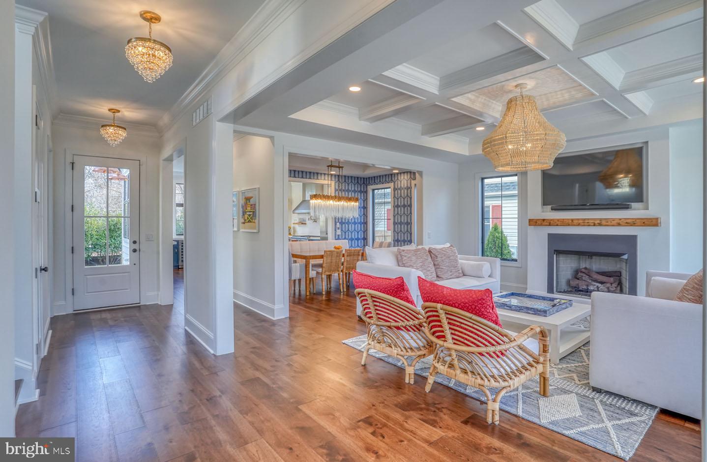 COUNTRY CLUB ESTATES - Residential