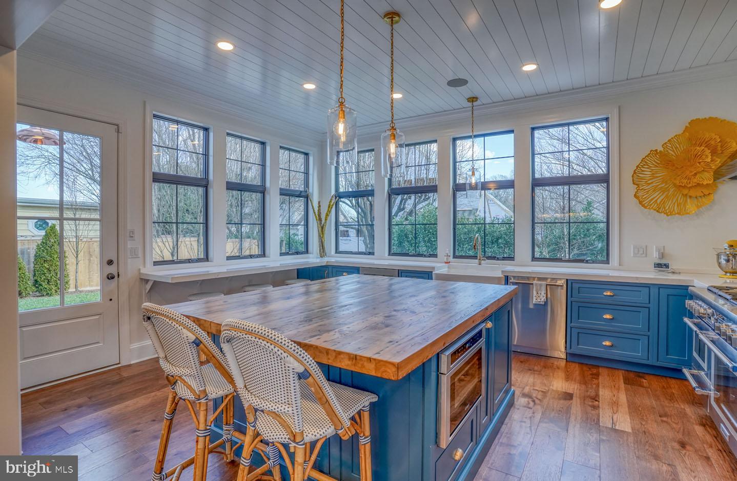 COUNTRY CLUB ESTATES - Residential