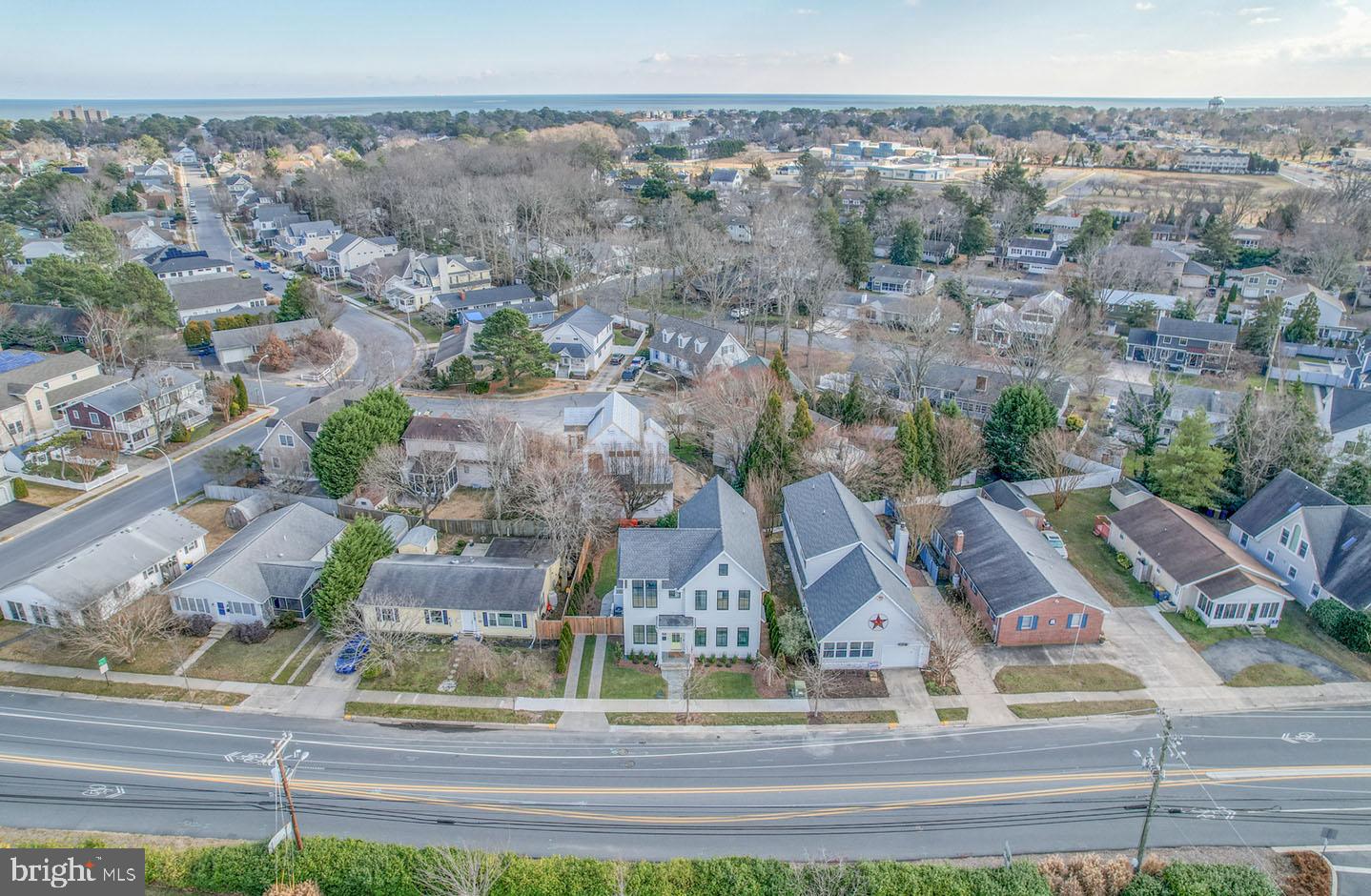 COUNTRY CLUB ESTATES - Residential